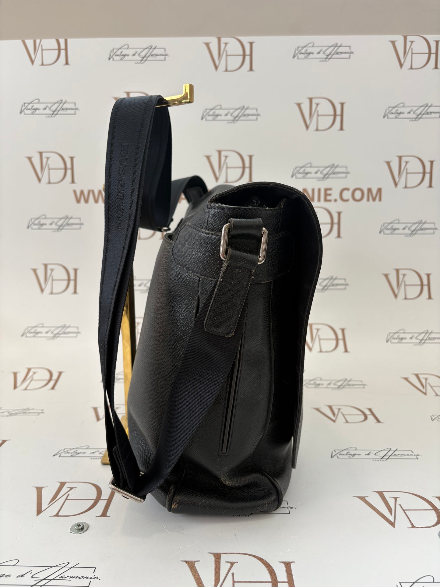 382876 - Louis Vuitton Taiga Andrei