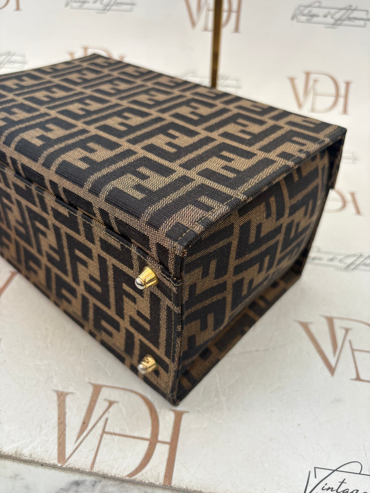 018105 - Fendi Brown Zucca