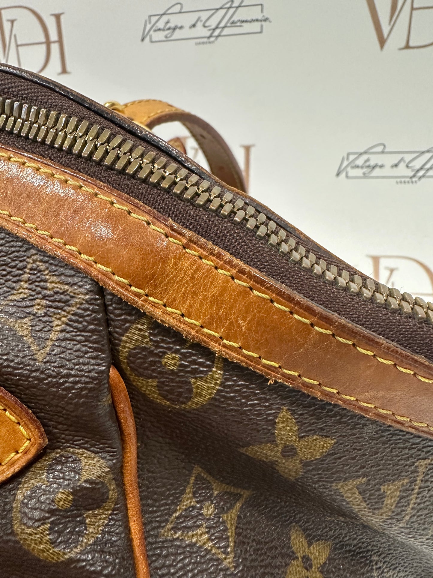 017813 - Louis Vuitton Tivoli GM