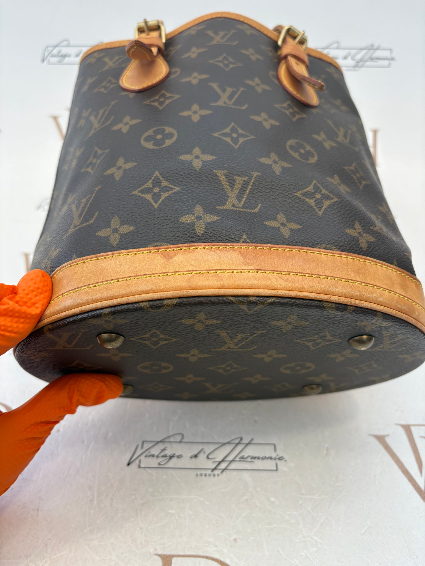 019001 - Louis Vuitton Bucket PM