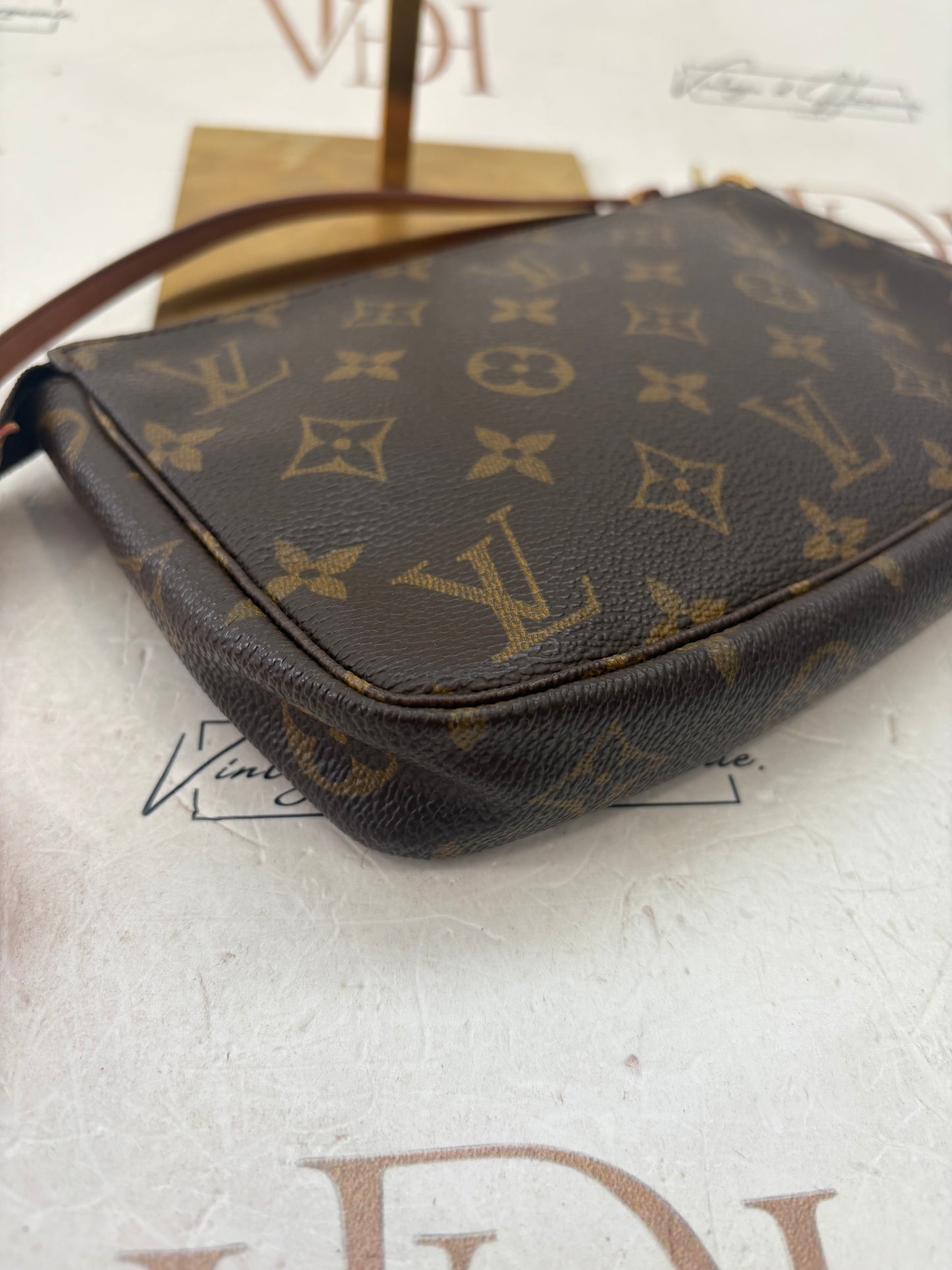 018635 - Louis Vuitton Pochette Accessoires