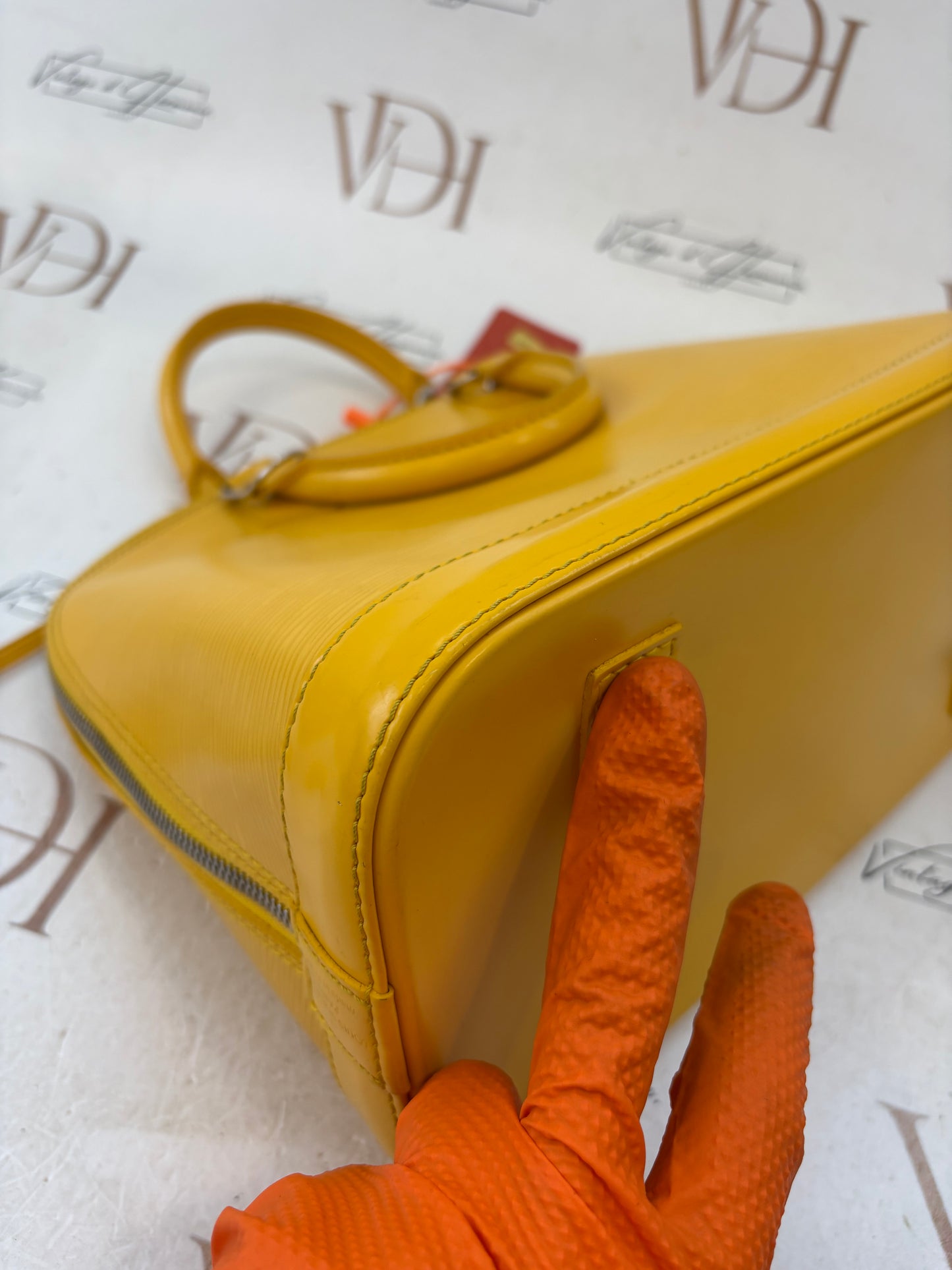 201547 - Louis Vuitton Alma Epi Yellow