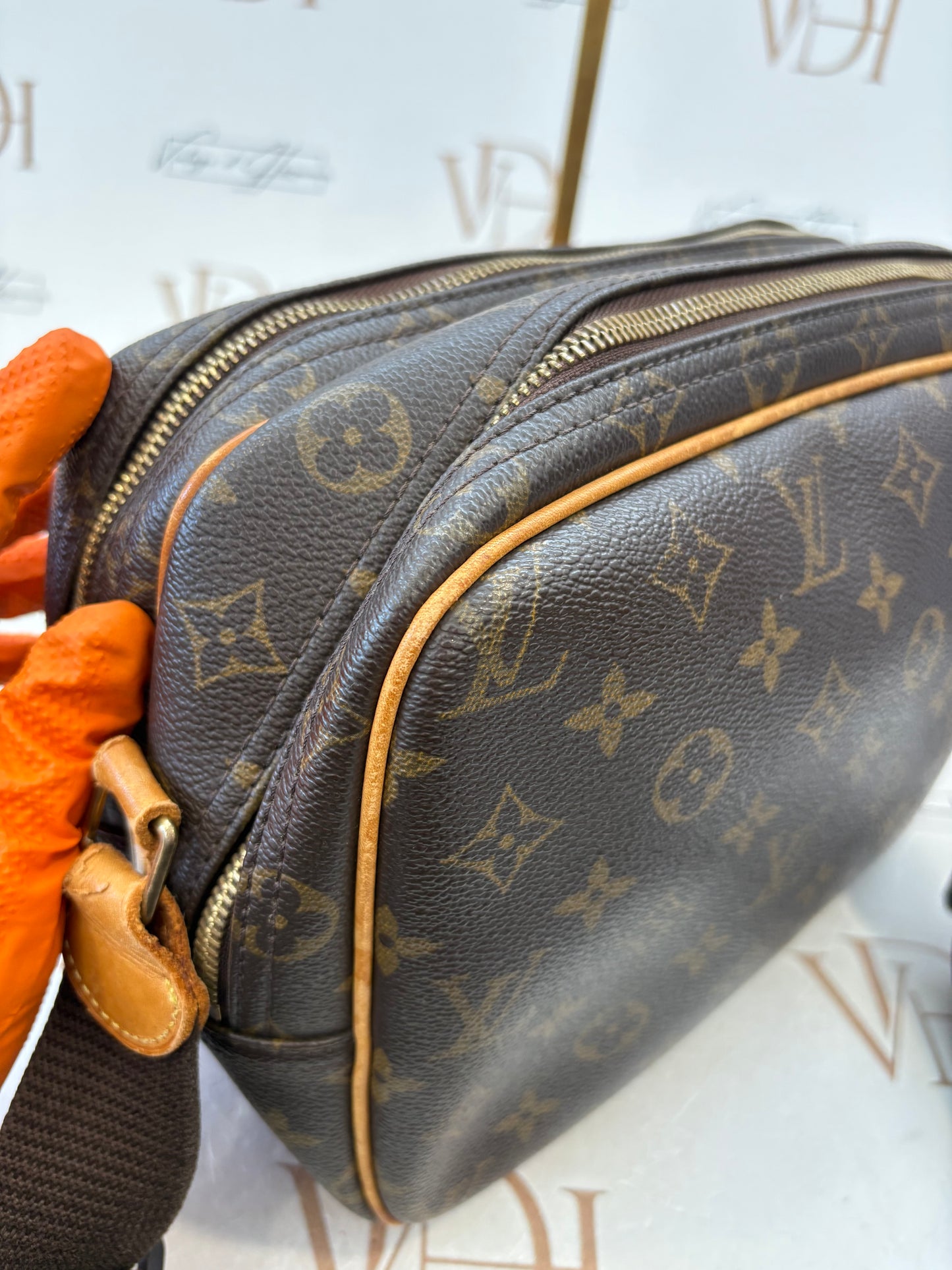 018947 - Louis Vuitton Reporter PM