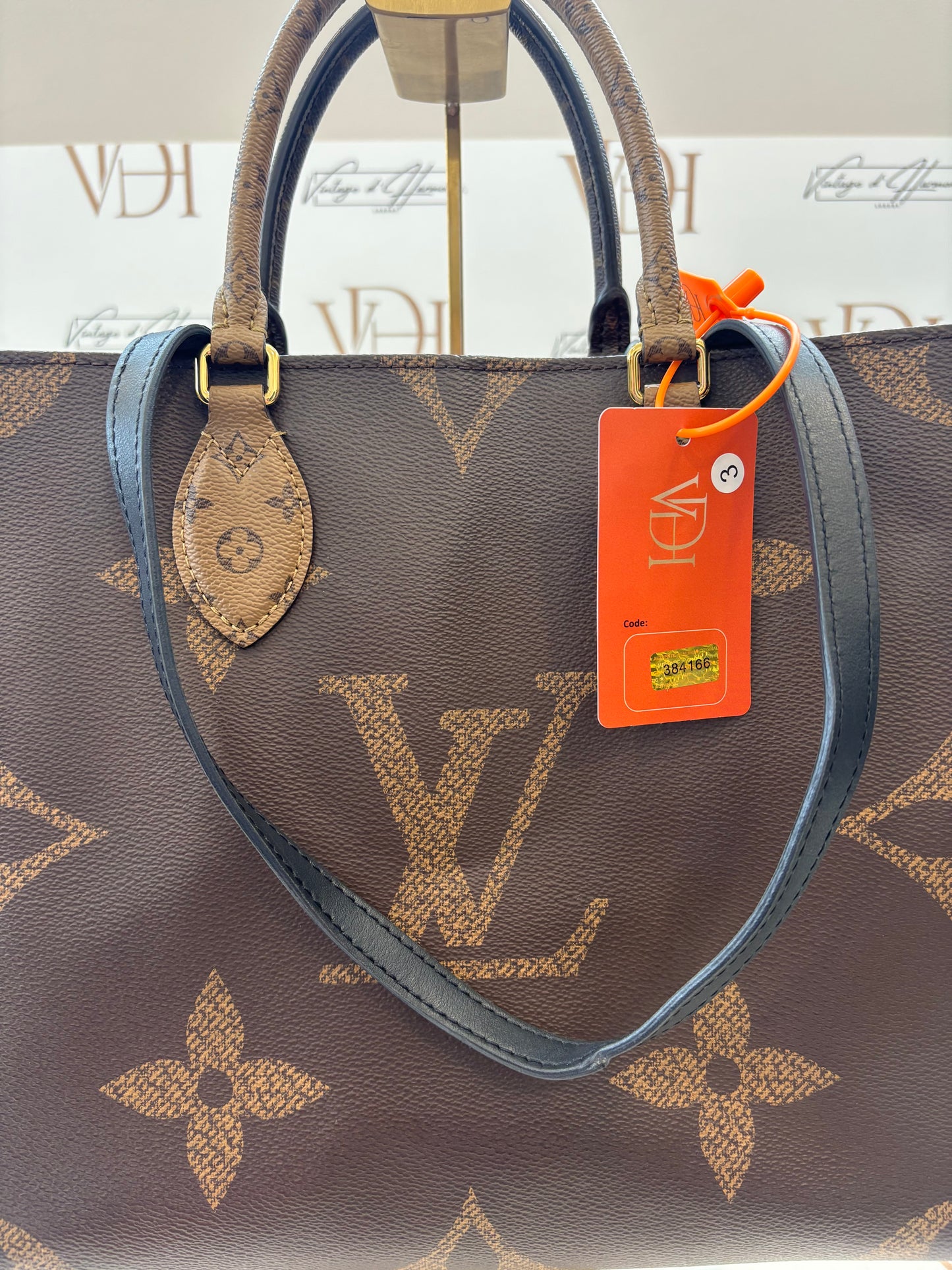 384166 - LV on The go
