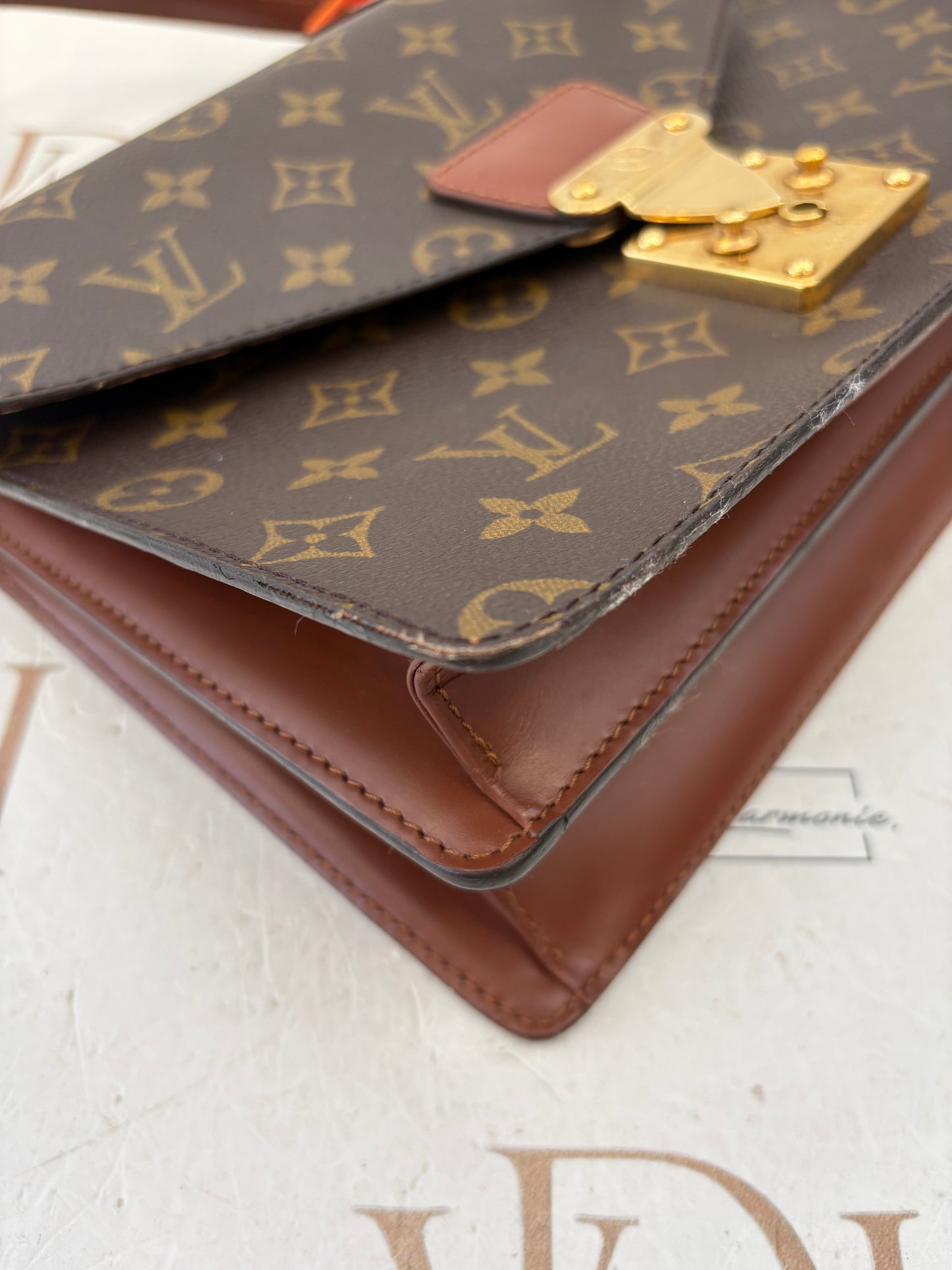 018099 - Louis Vuitton Concorde