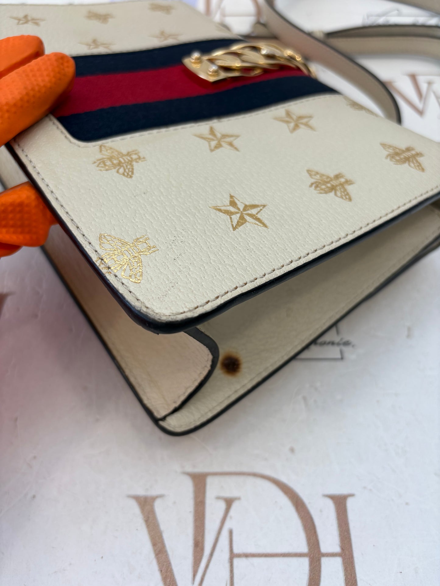 384258 - Gucci