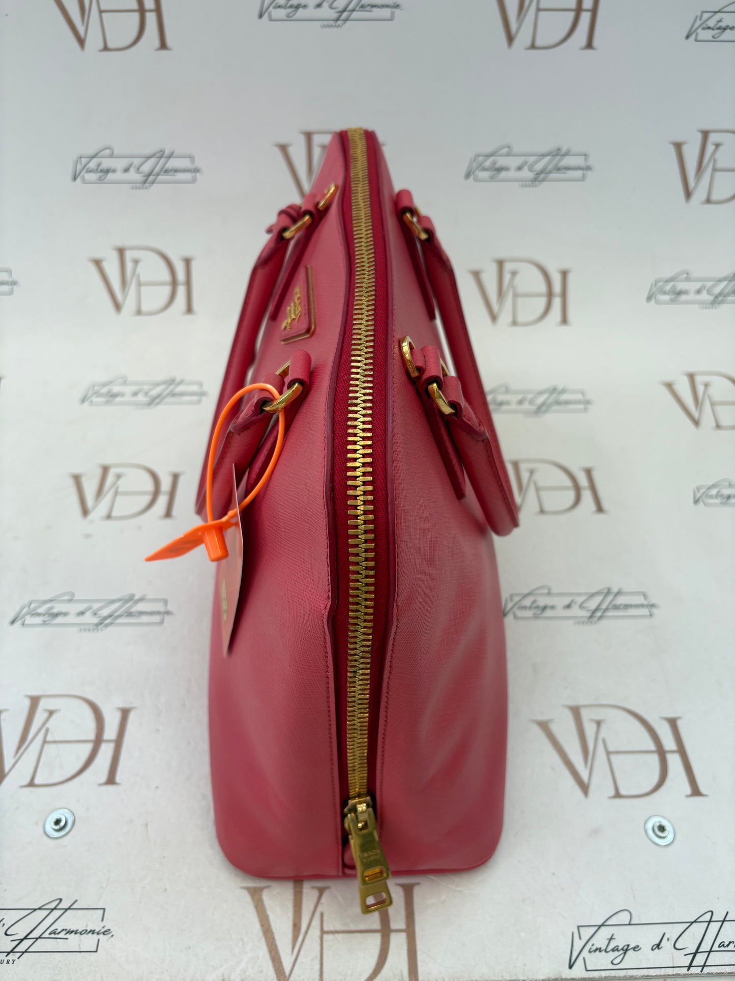 383681 - Prada Promenade