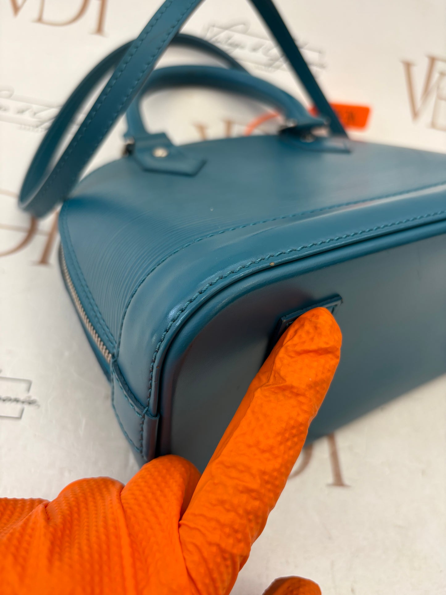 383505 - Louis Vuitton Alma BB Epi Blue