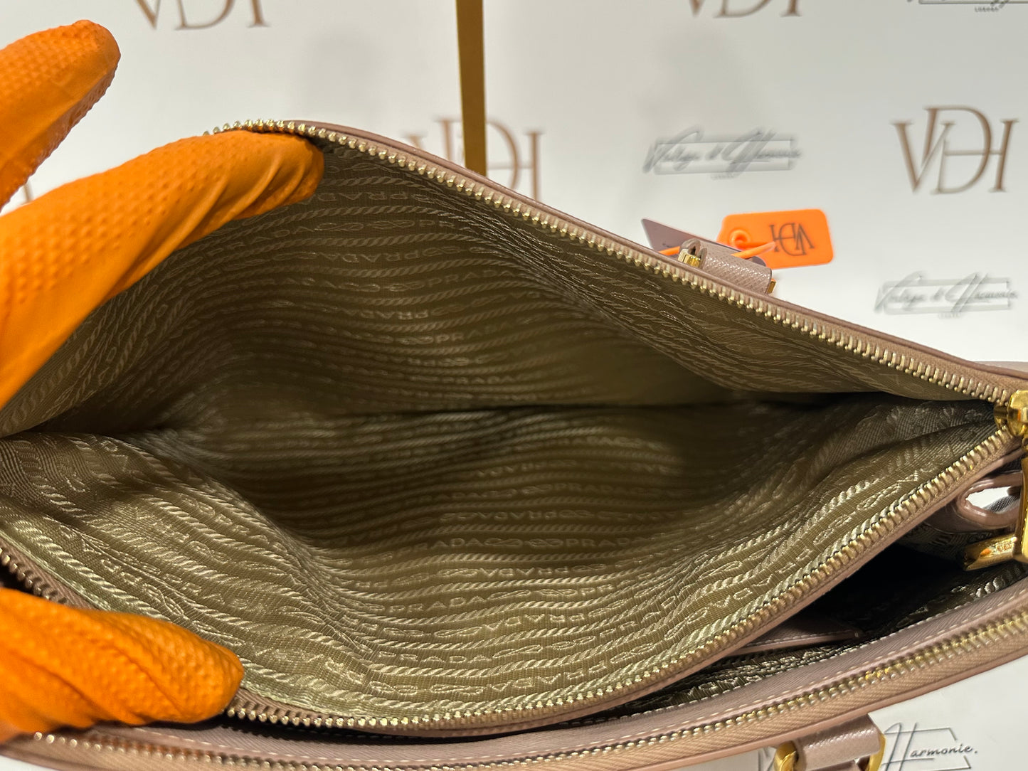 382988 - Prada Galleria