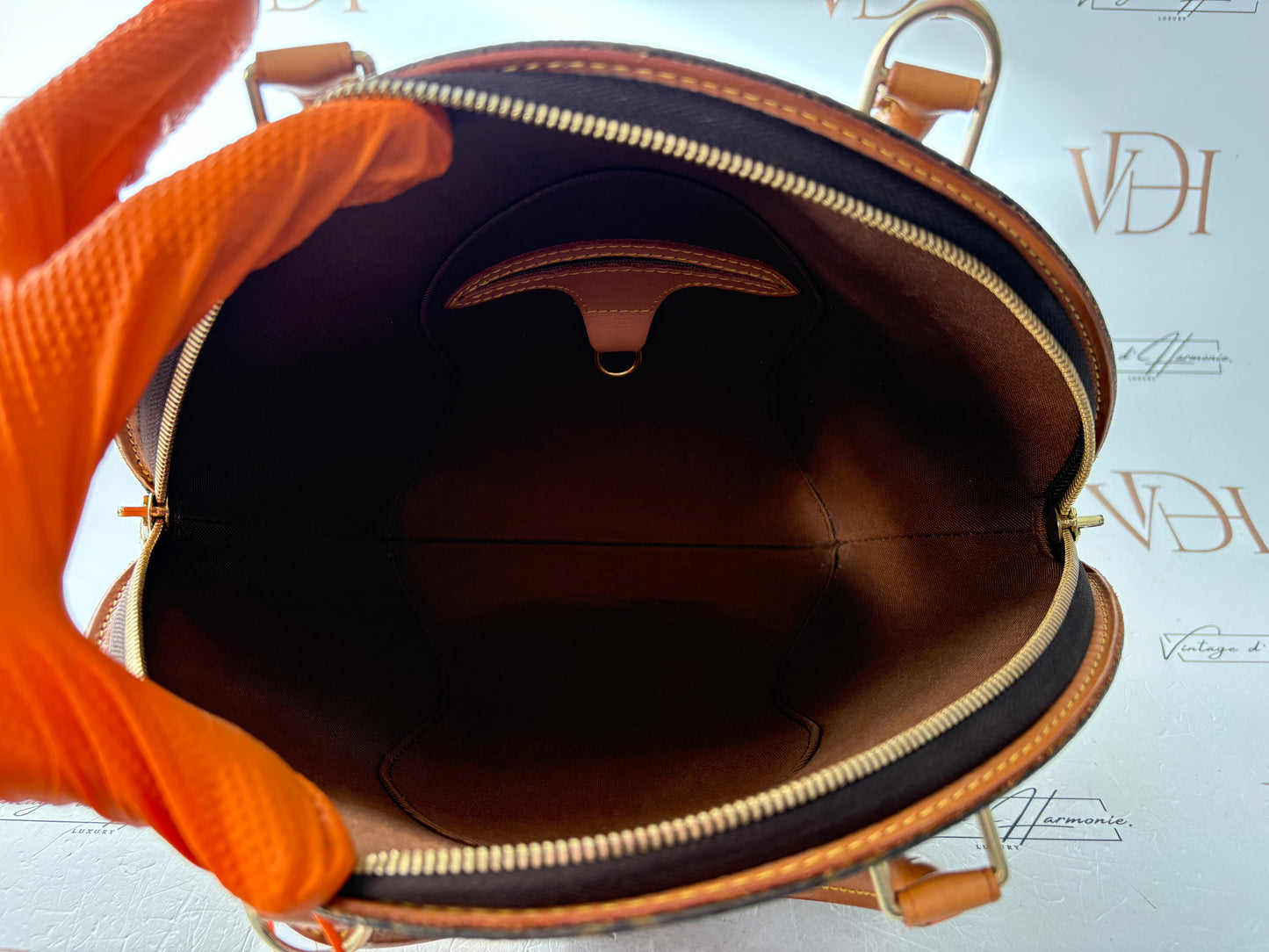 018890 - Louis Vuitton Ellipse PM