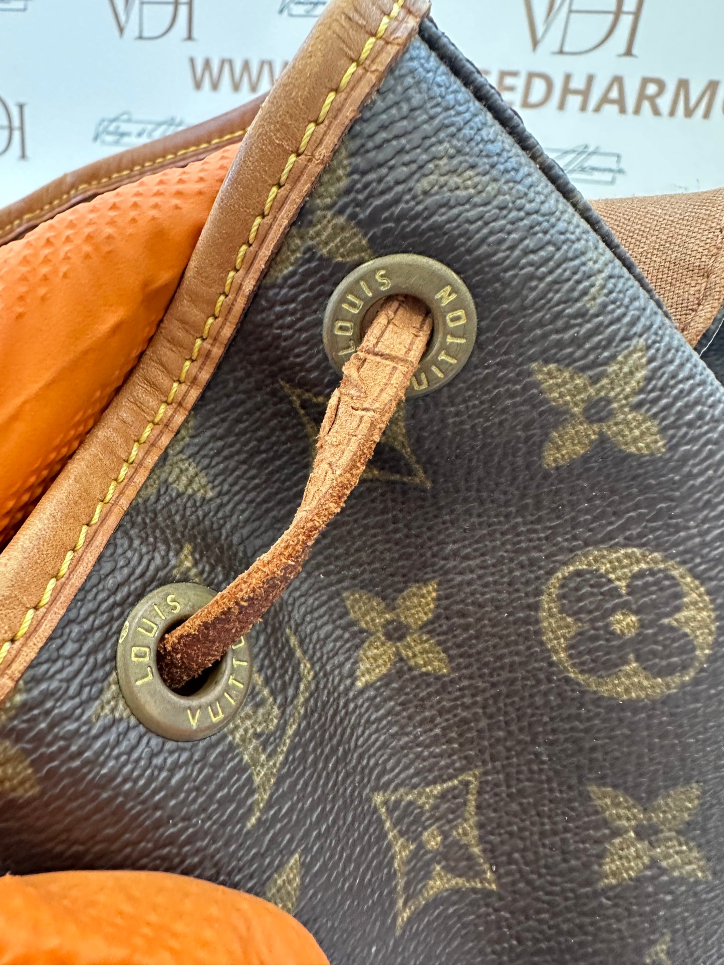 017912 - Louis Vuitton Montsouris MM