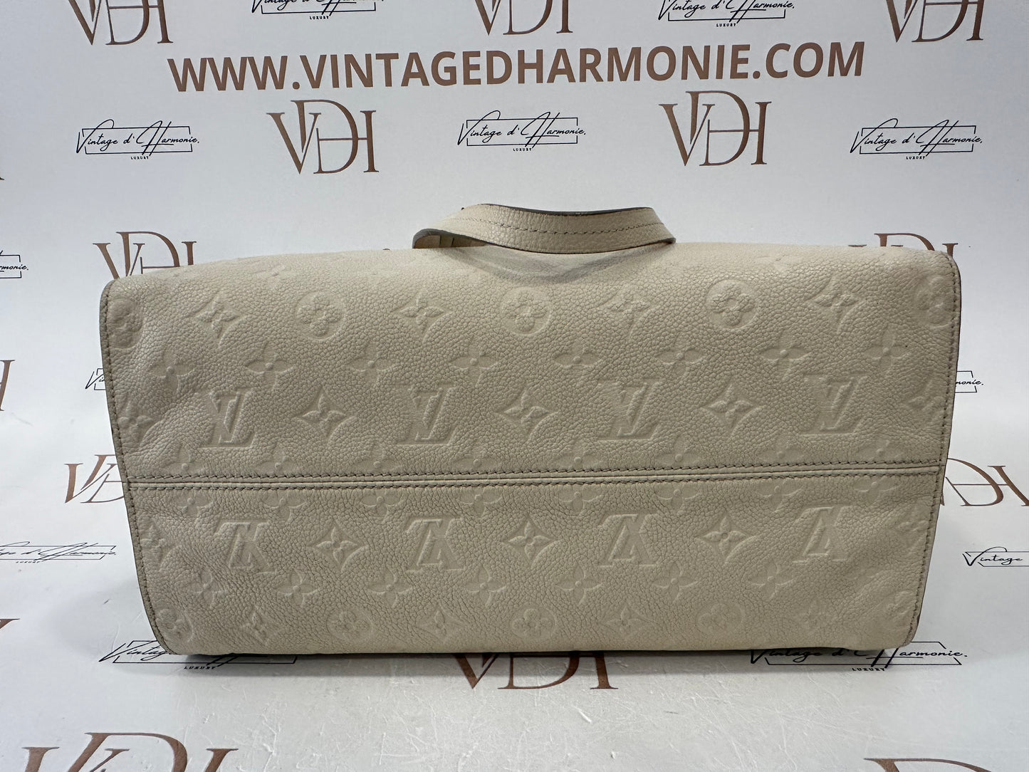 382893 - Louis Vuitton Lumineuse
