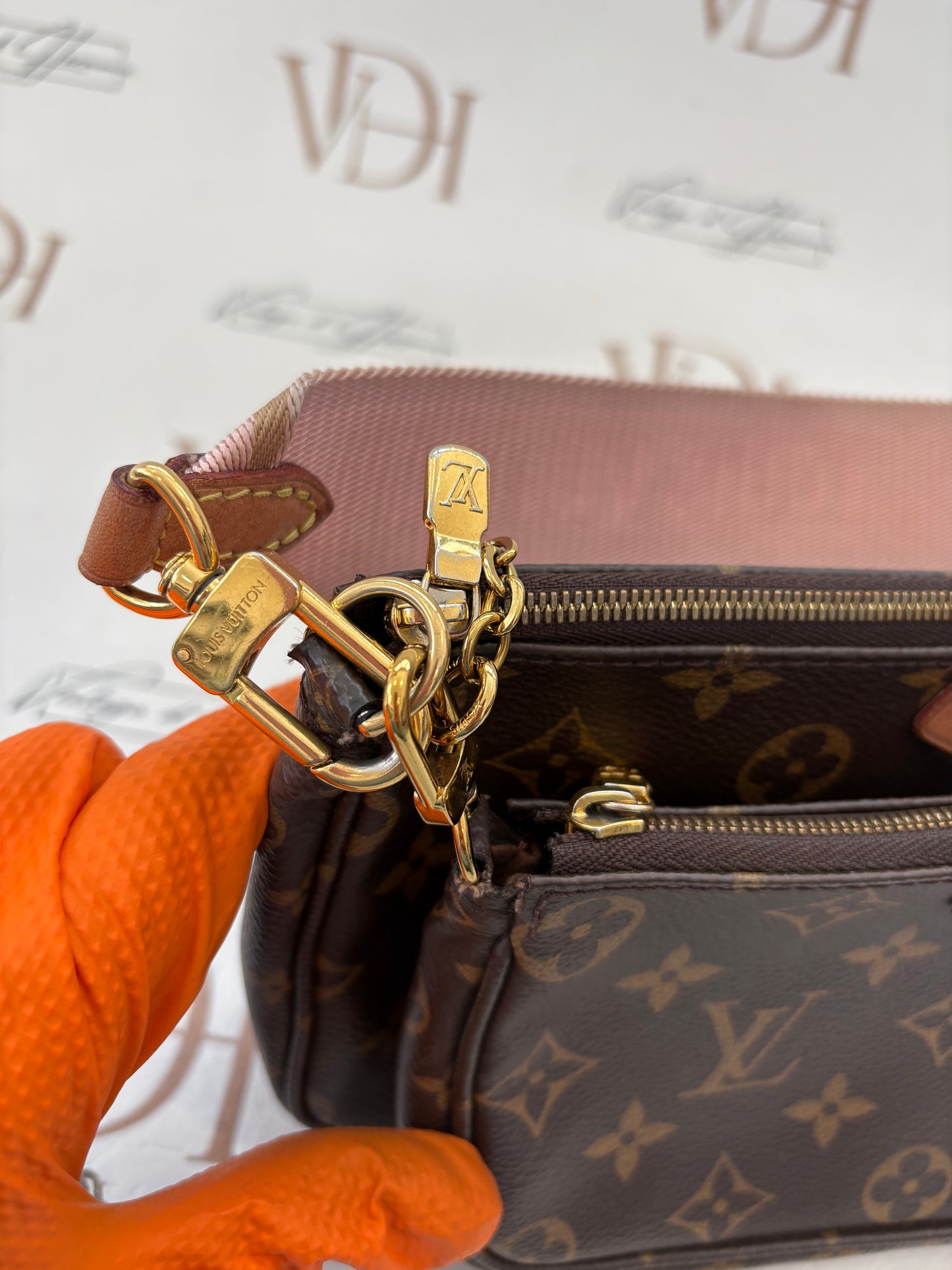 383355 - Louis Vuitton Multipochette