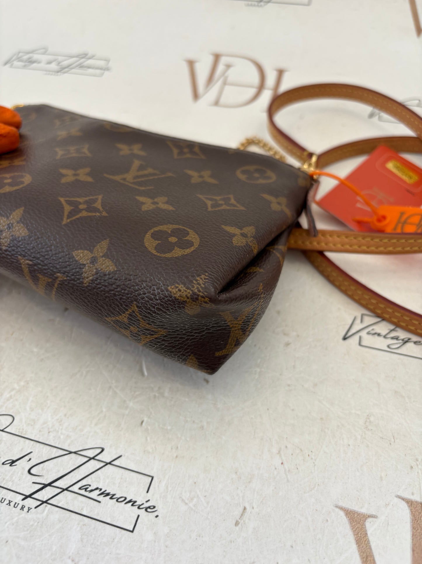 017249 - Louis Vuitton Pallas Pouch