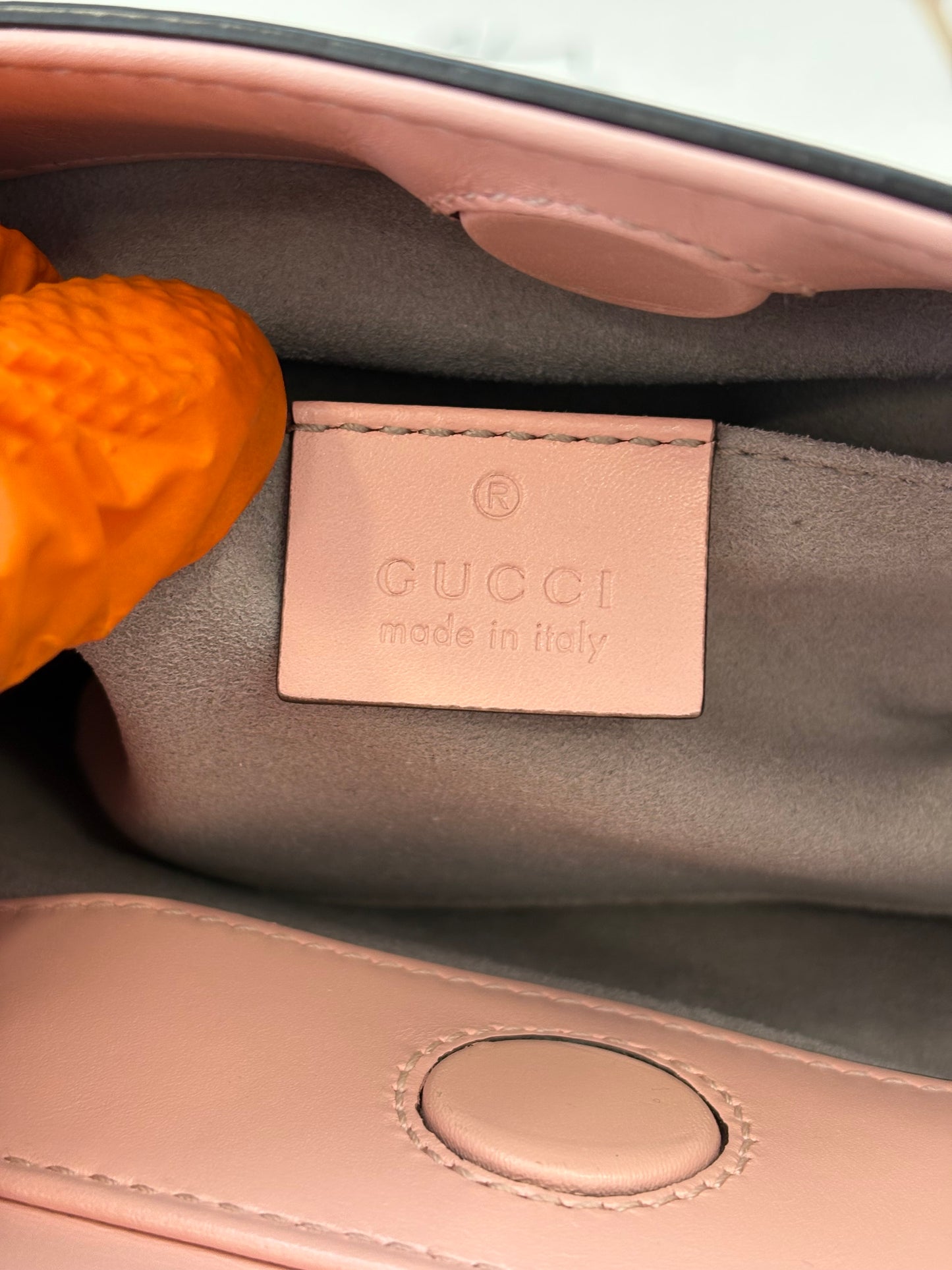 383839 - Gucci Nymphaea