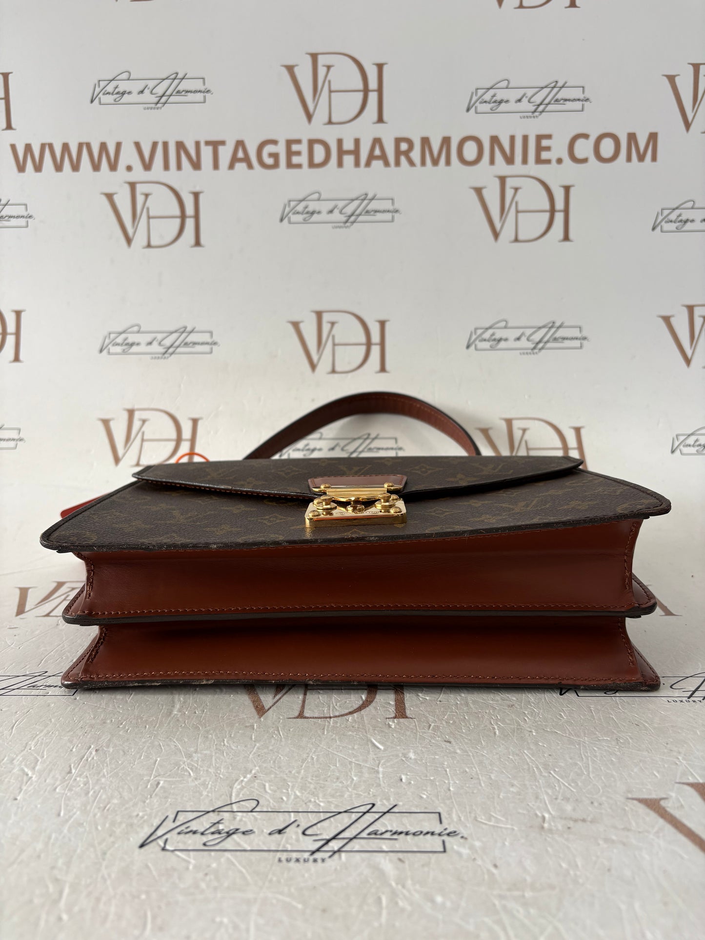 018271 - Louis Vuitton Concorde