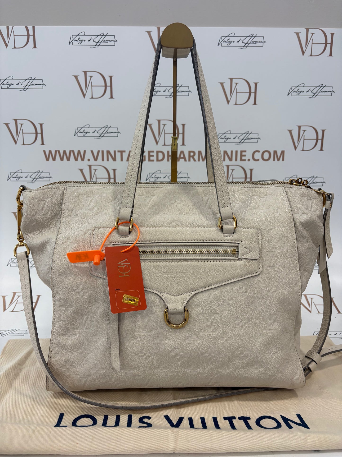 382958 - Louis Vuitton Lumineuse White