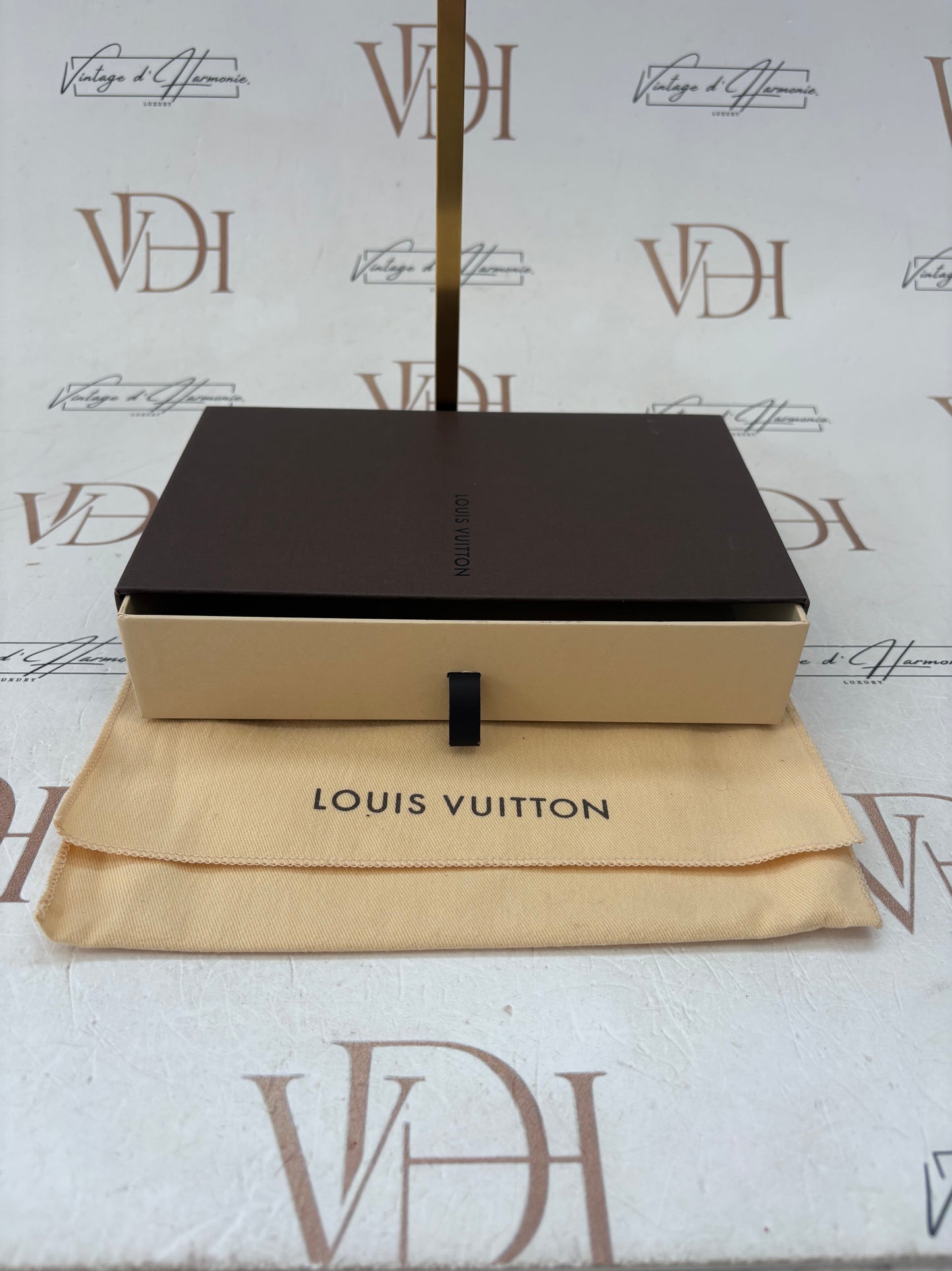 018684 - Louis Vuitton Scatola + Dust Bag
