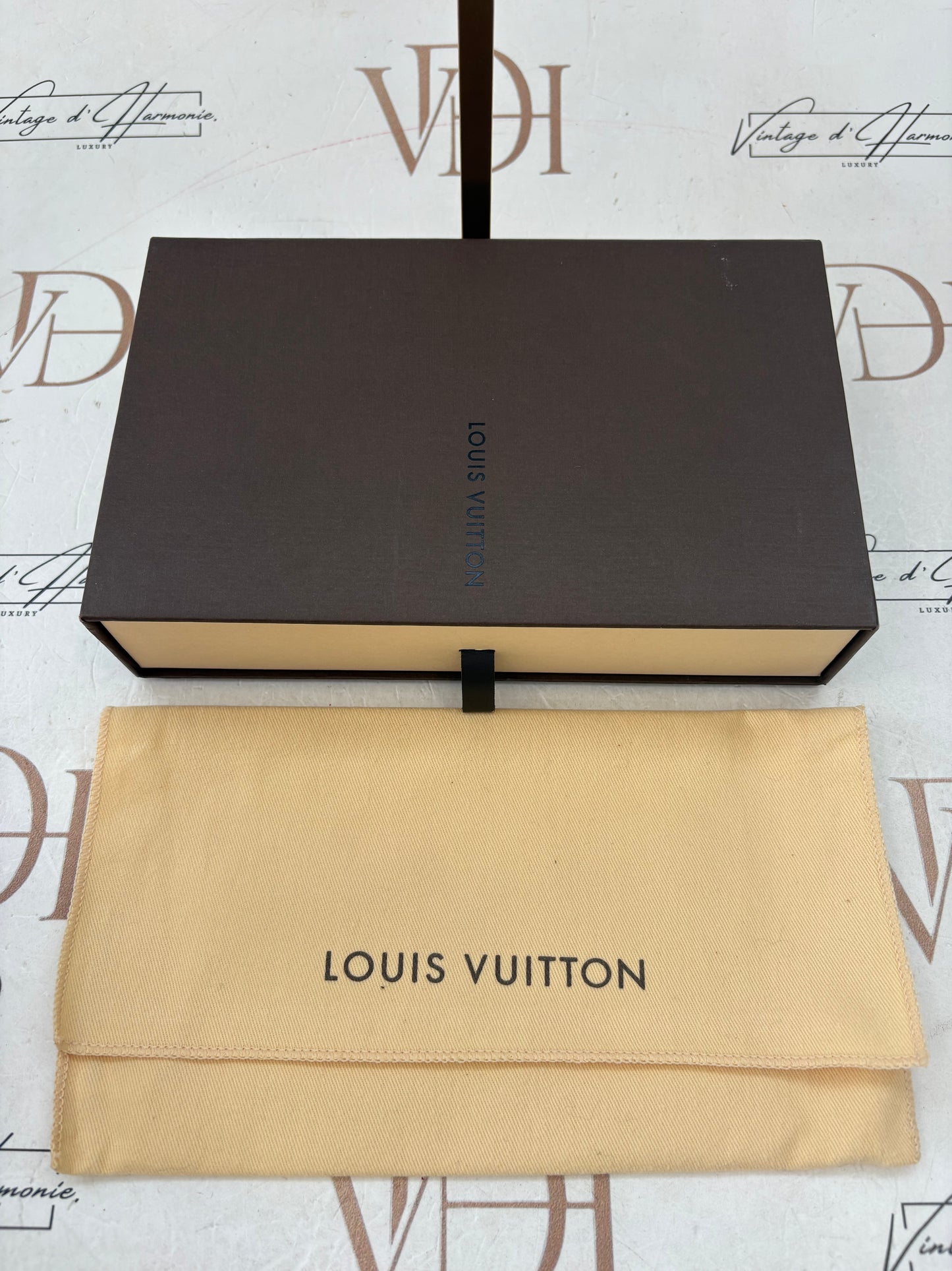 018684 - Louis Vuitton Scatola + Dust Bag