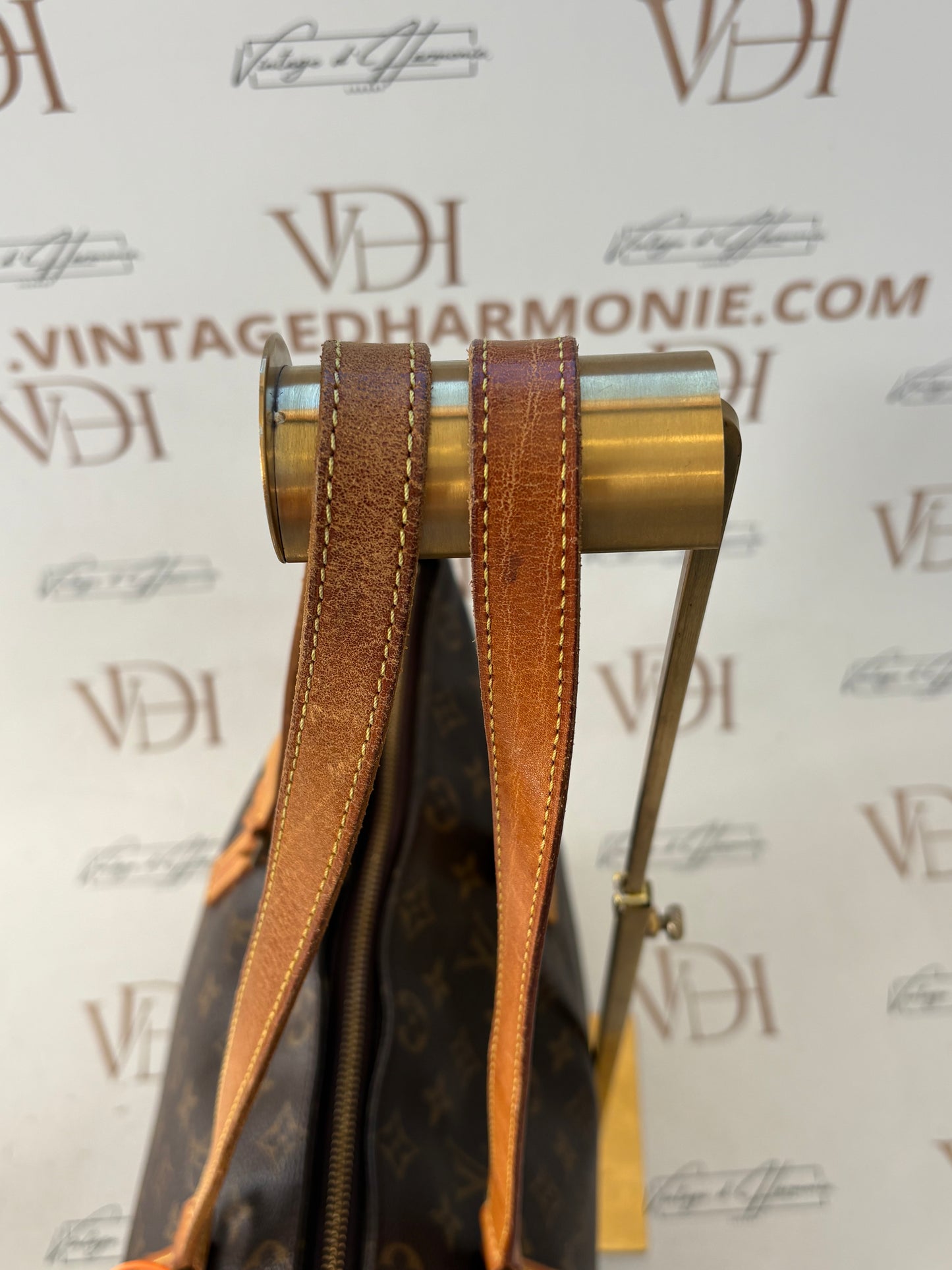 018211 - Louis Vuitton Cabas Mezzo