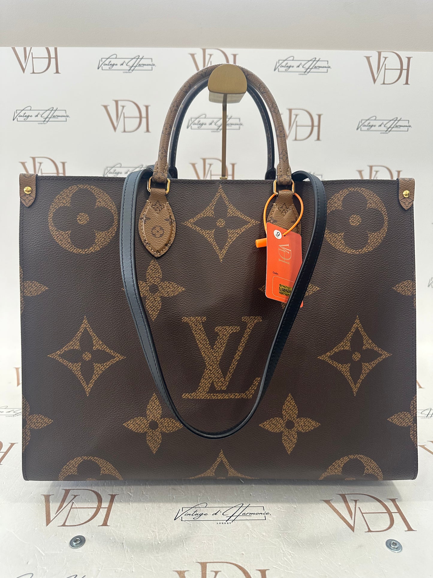 384067 - LV Onthego
