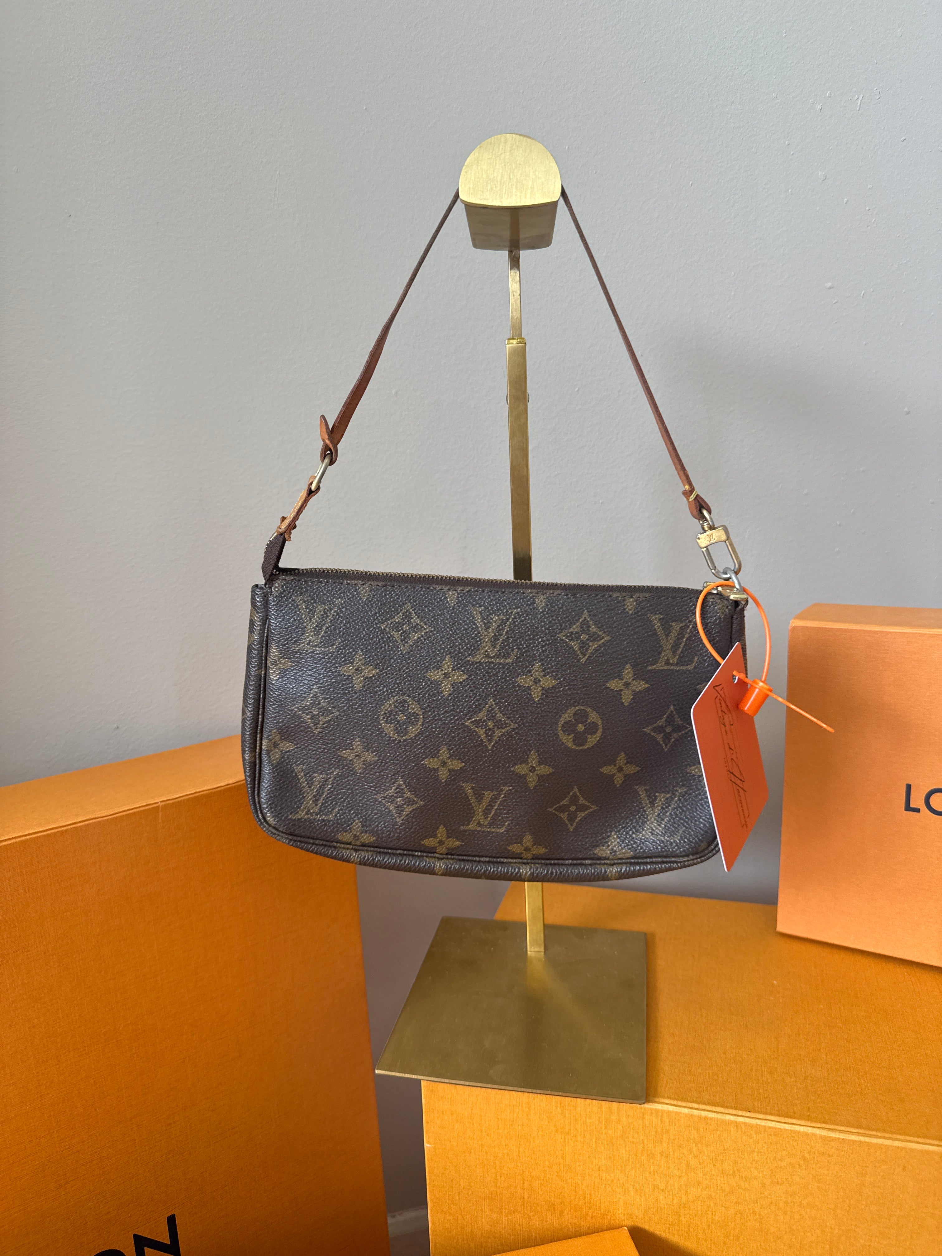 Louis Vuitton Pochette