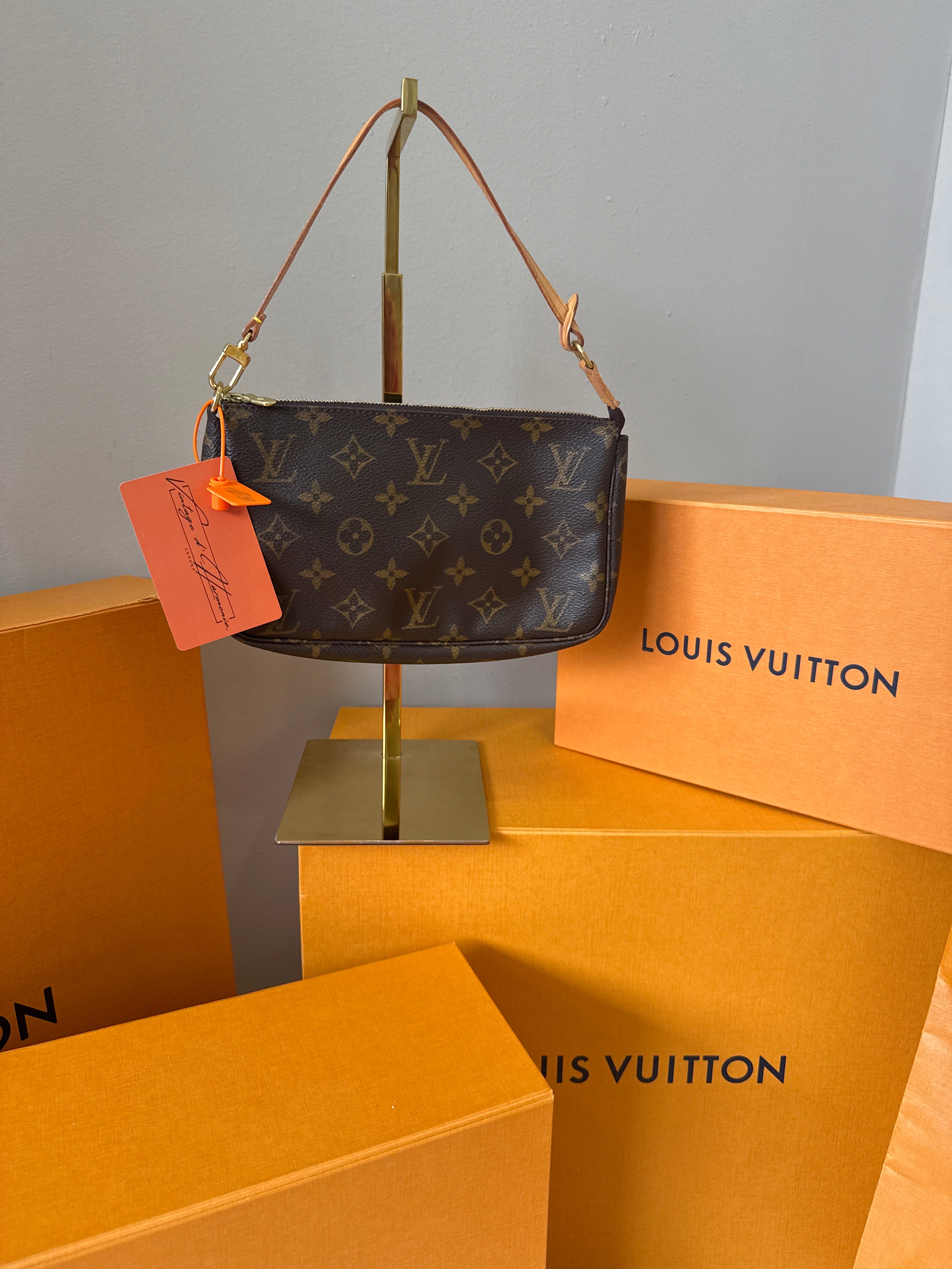 Louis Vuitton Pochette