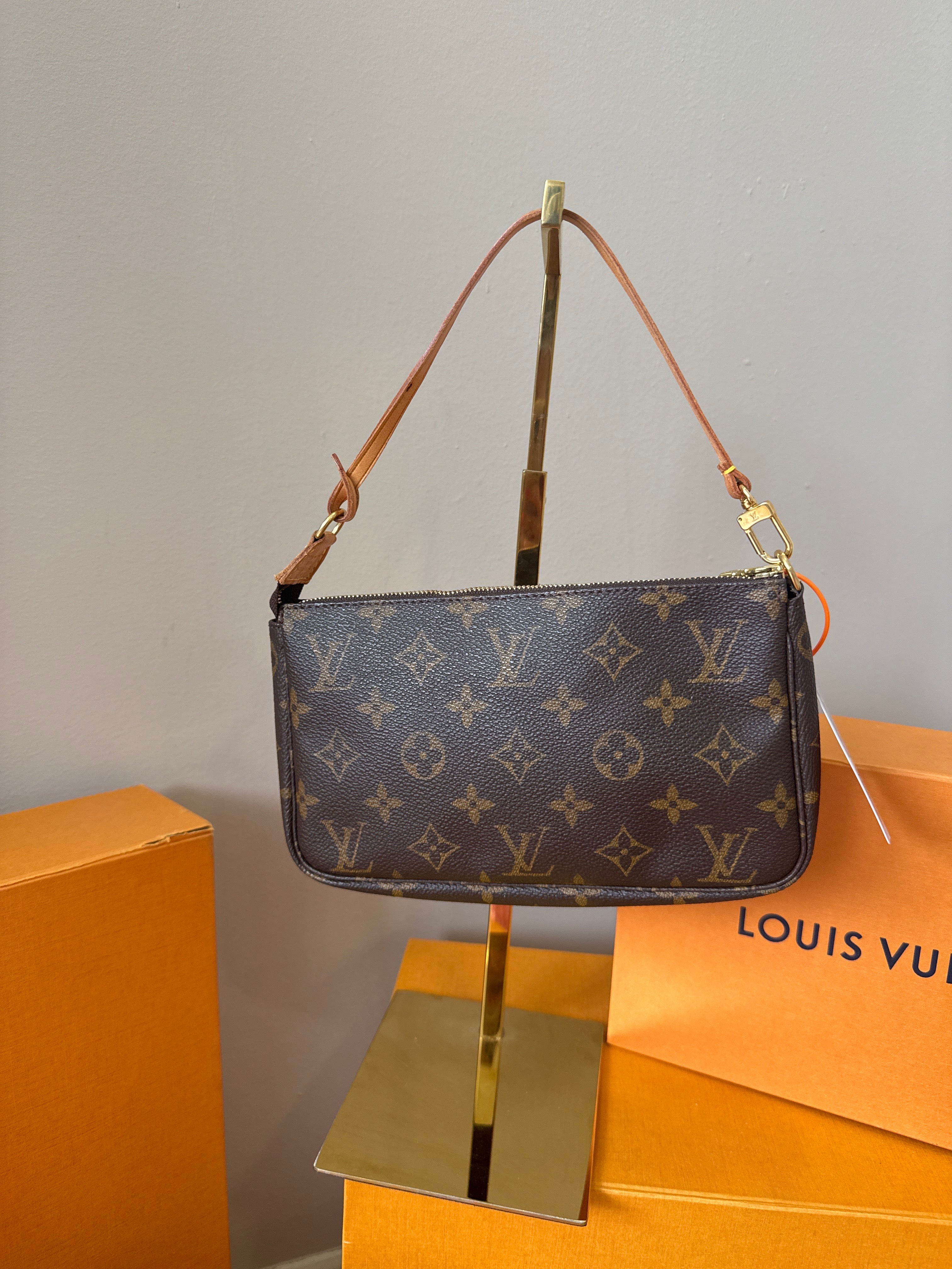 Louis Vuitton Pochette