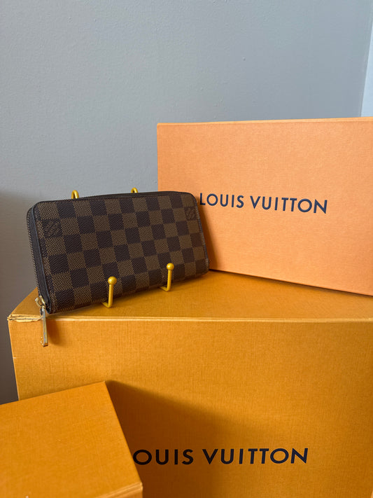 Louis Vuitton Zippy Damier Wallet