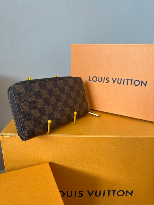Louis Vuitton Zippy Damier Wallet