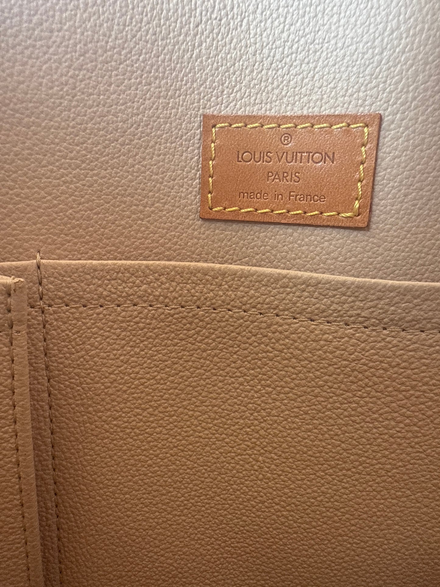 Louis Vuitton Sac Plat