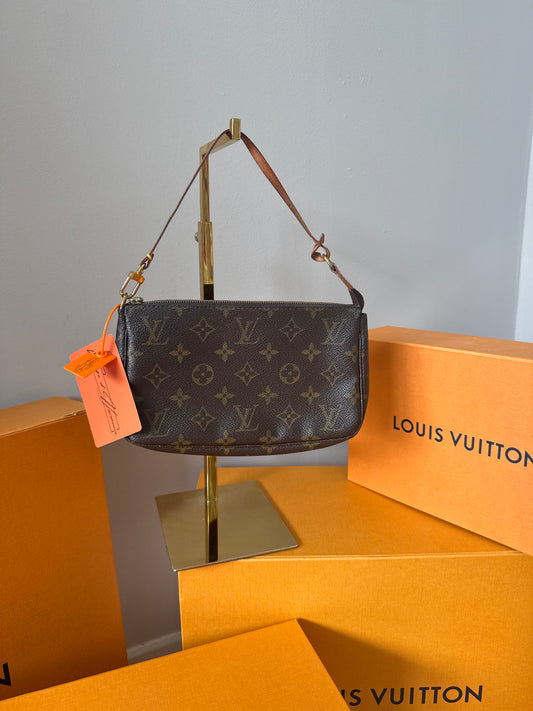 Louis Vuitton Pochette Monogram
