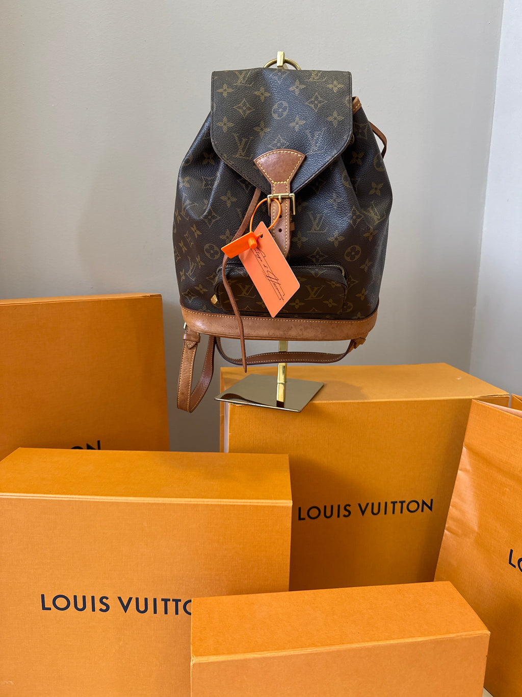 Louis Vuitton Montsouris MM