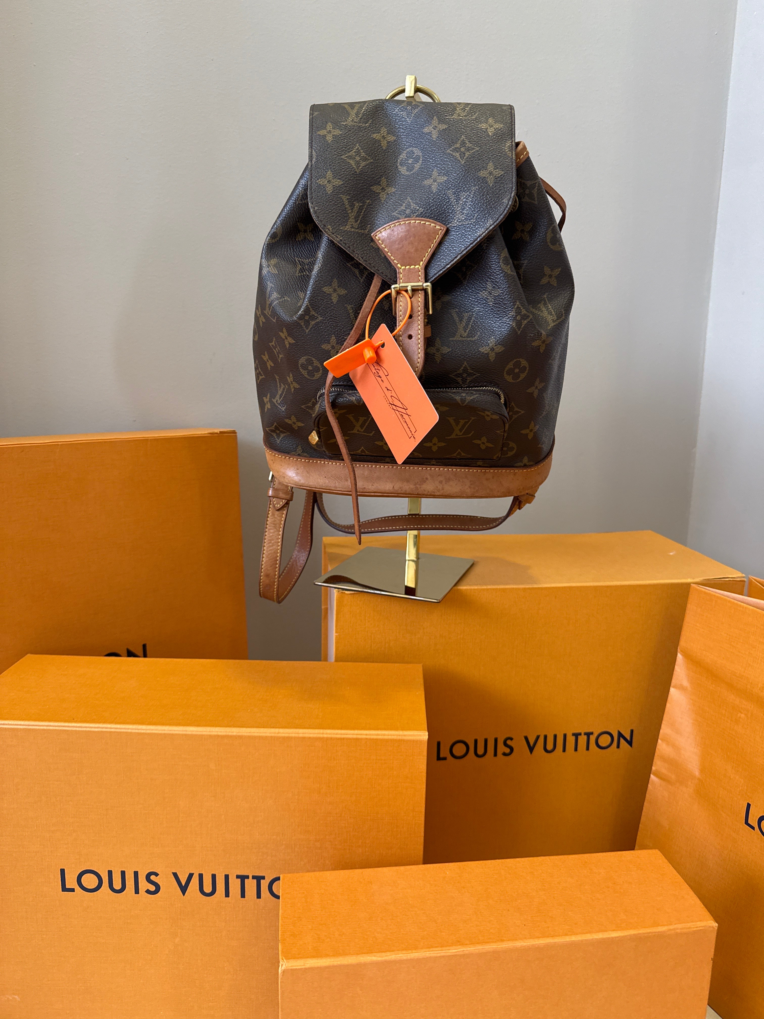 Louis Vuitton Montsouris MM