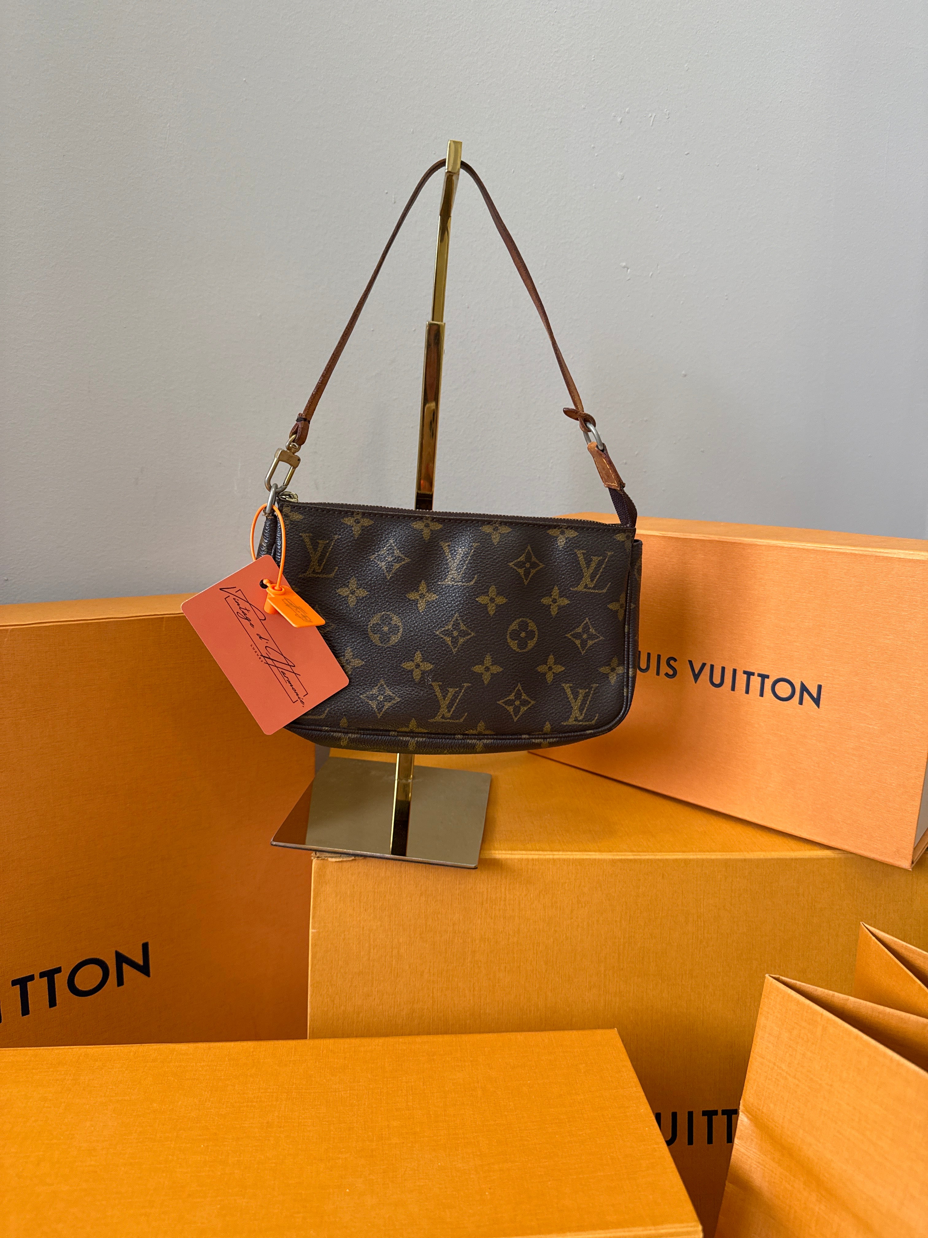 Louis Vuitton Pochette