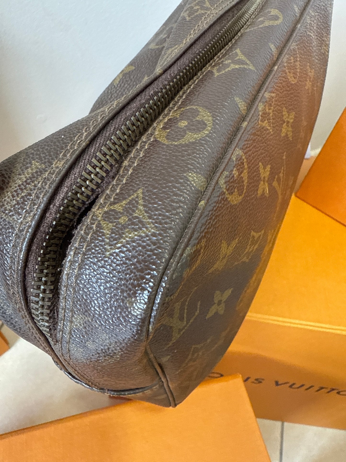 Louis Vuitton Trousse 28