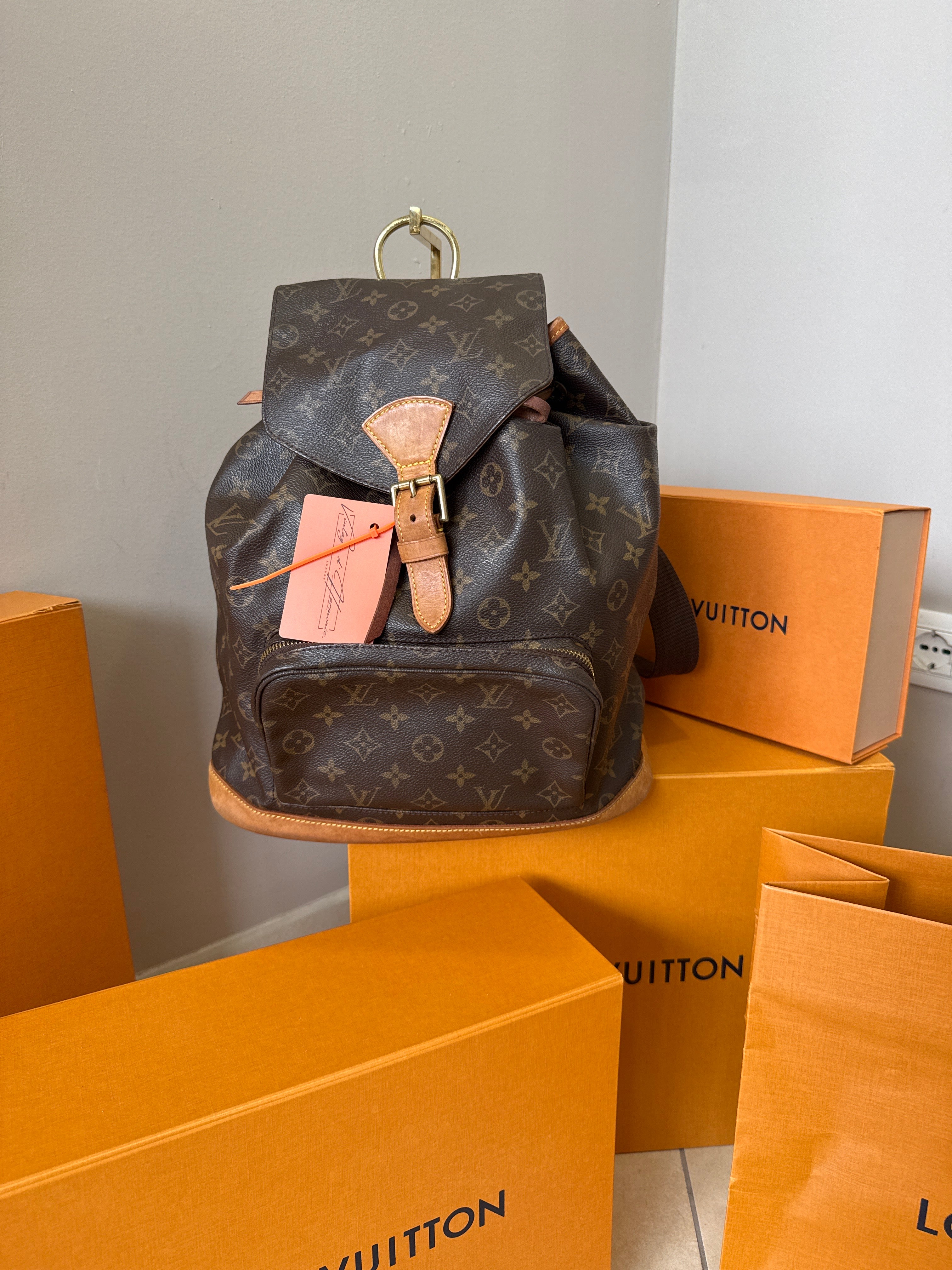 Louis Vuitton Montsouirs GM