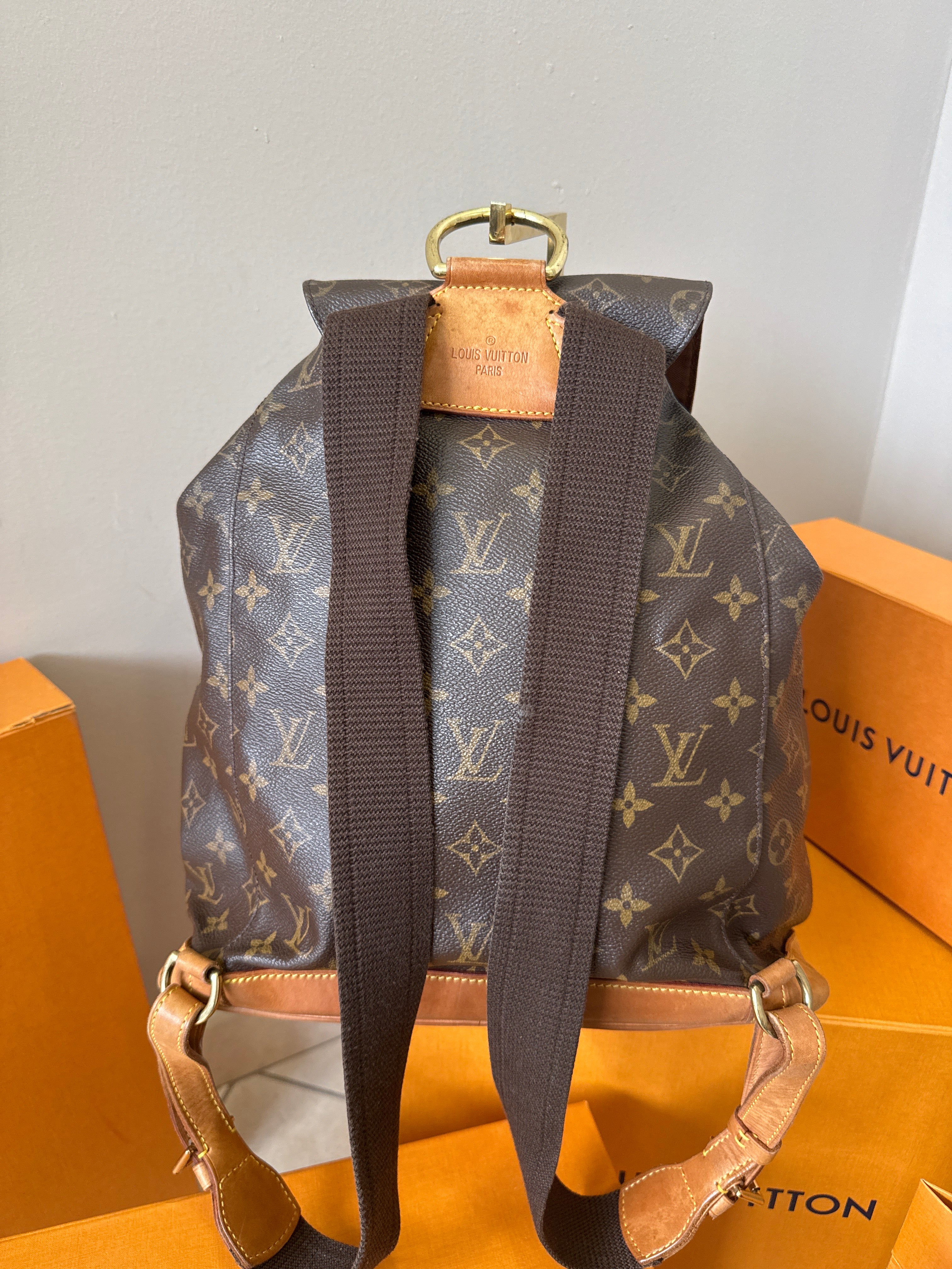 Louis Vuitton Montsouirs GM
