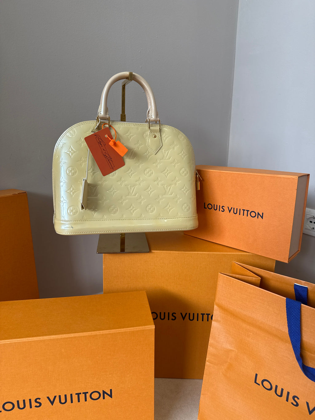 Louis Vuitton Alma PM Vernis