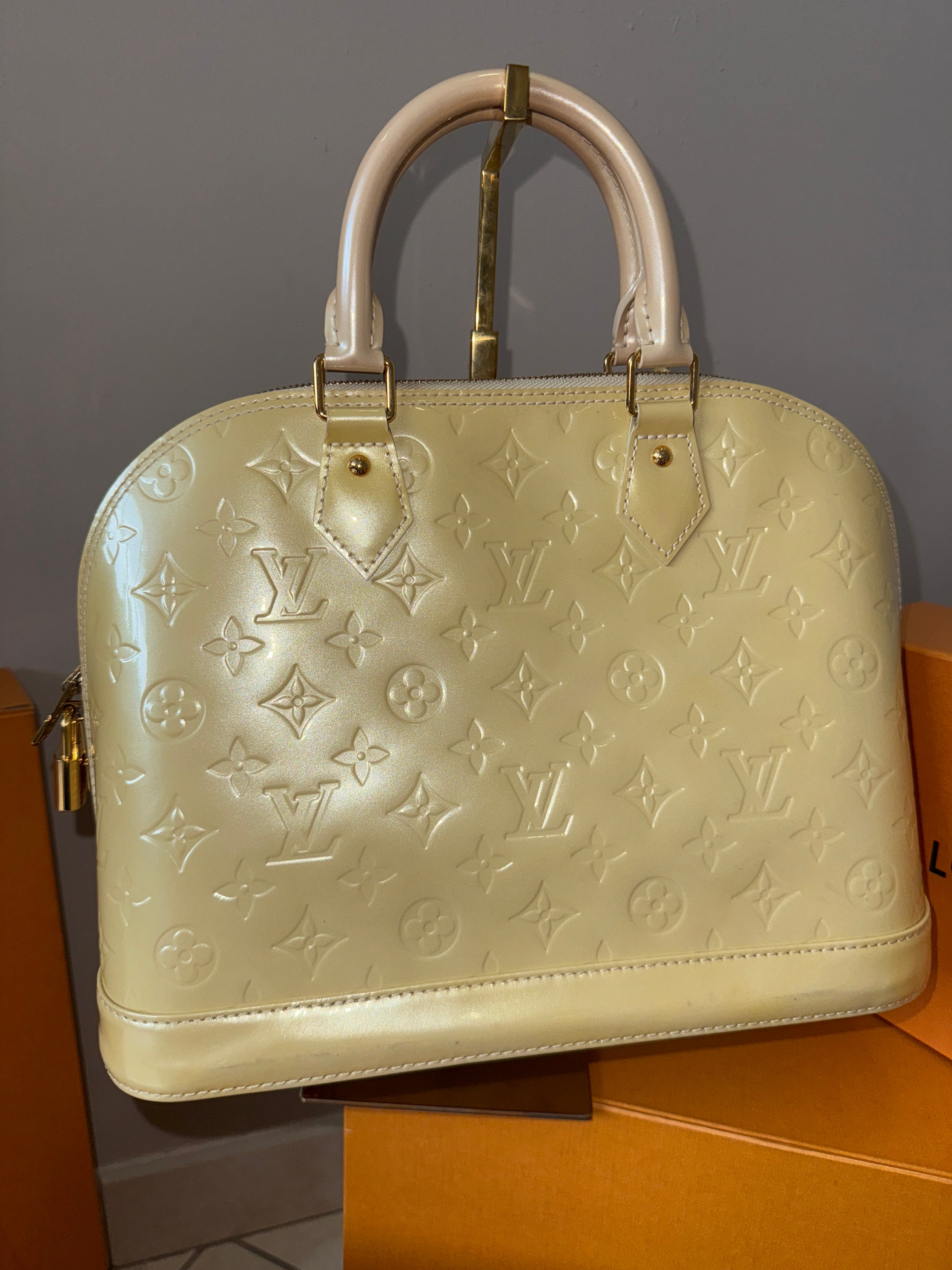 Louis Vuitton Alma PM Vernis