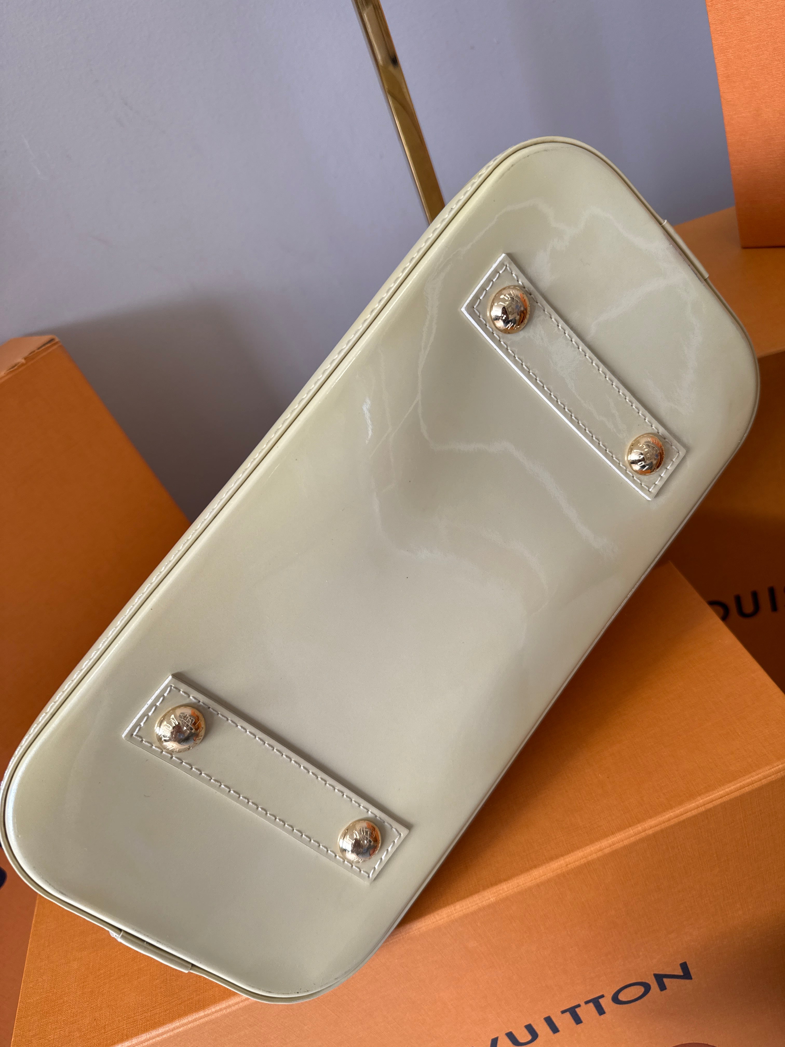 Louis Vuitton Alma PM Vernis
