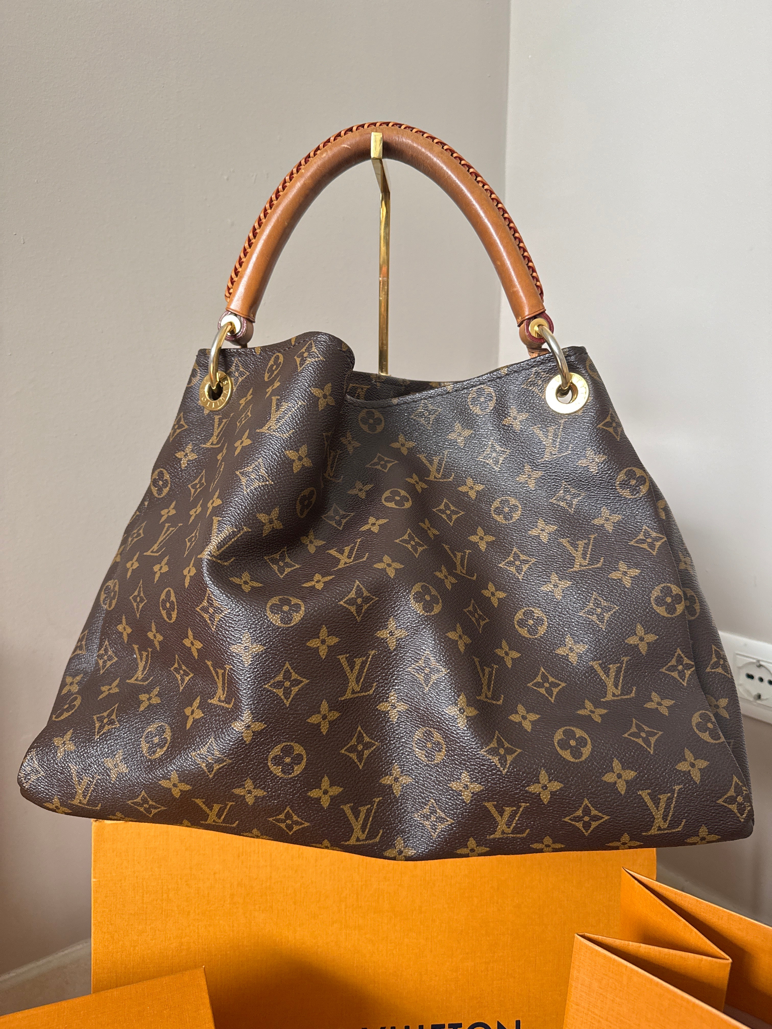 Louis Vuitton Artsy MM