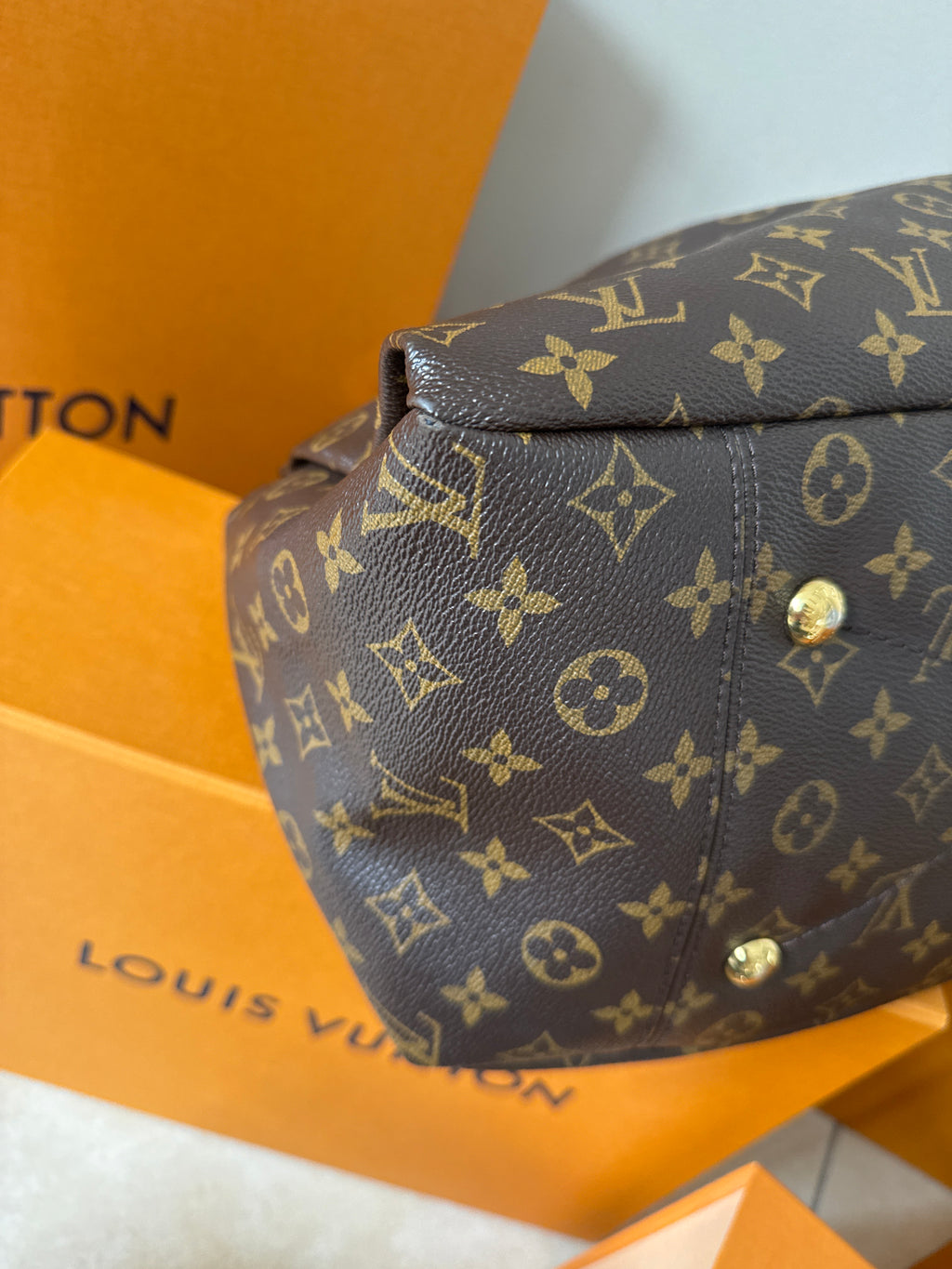 Louis Vuitton Artsy MM