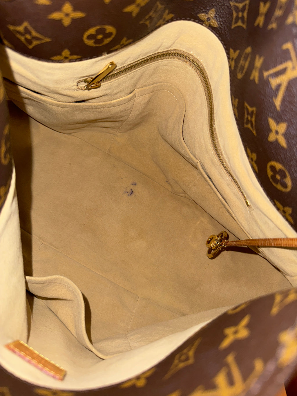 Louis Vuitton Artsy MM