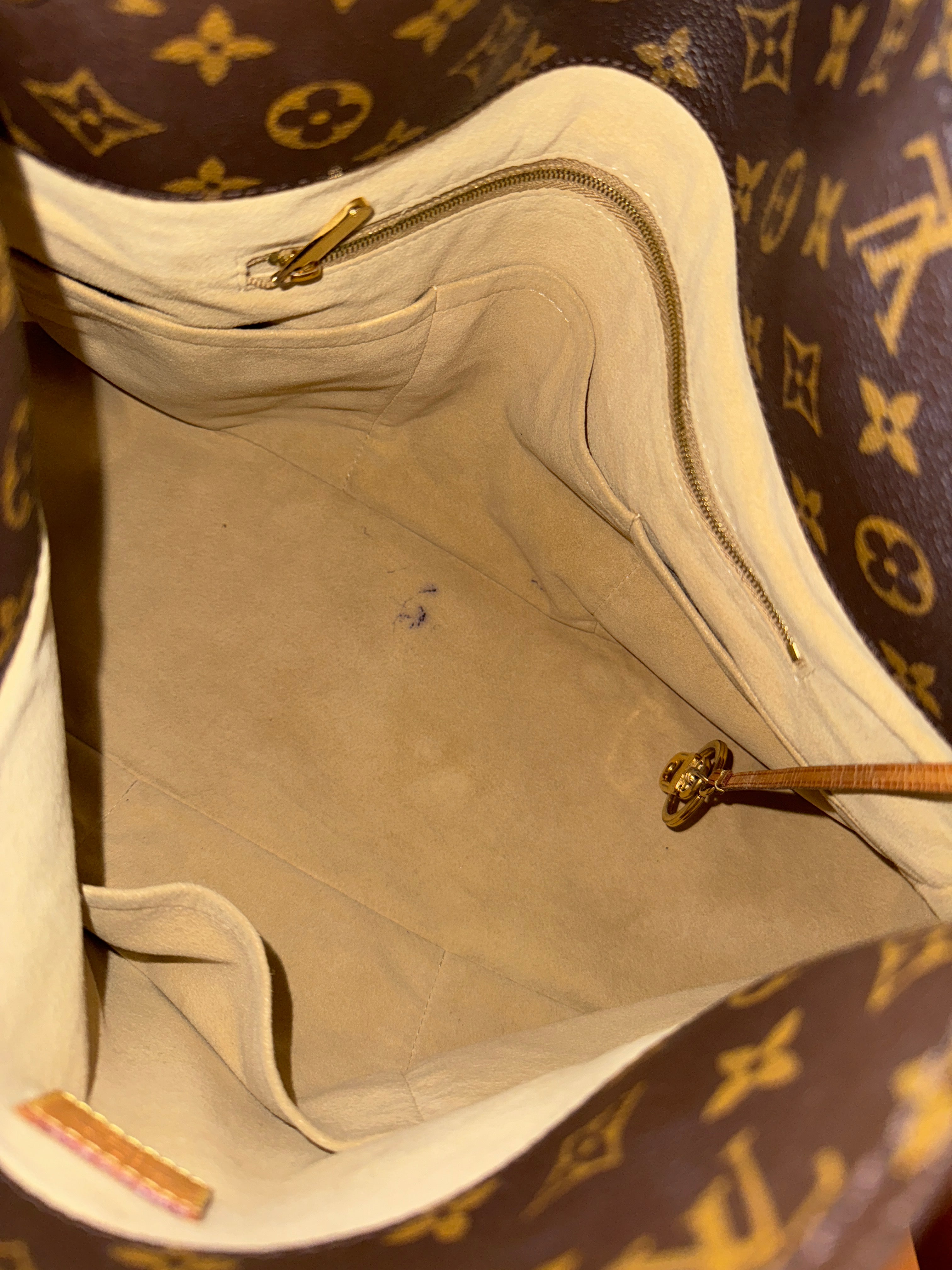 Louis Vuitton Artsy MM