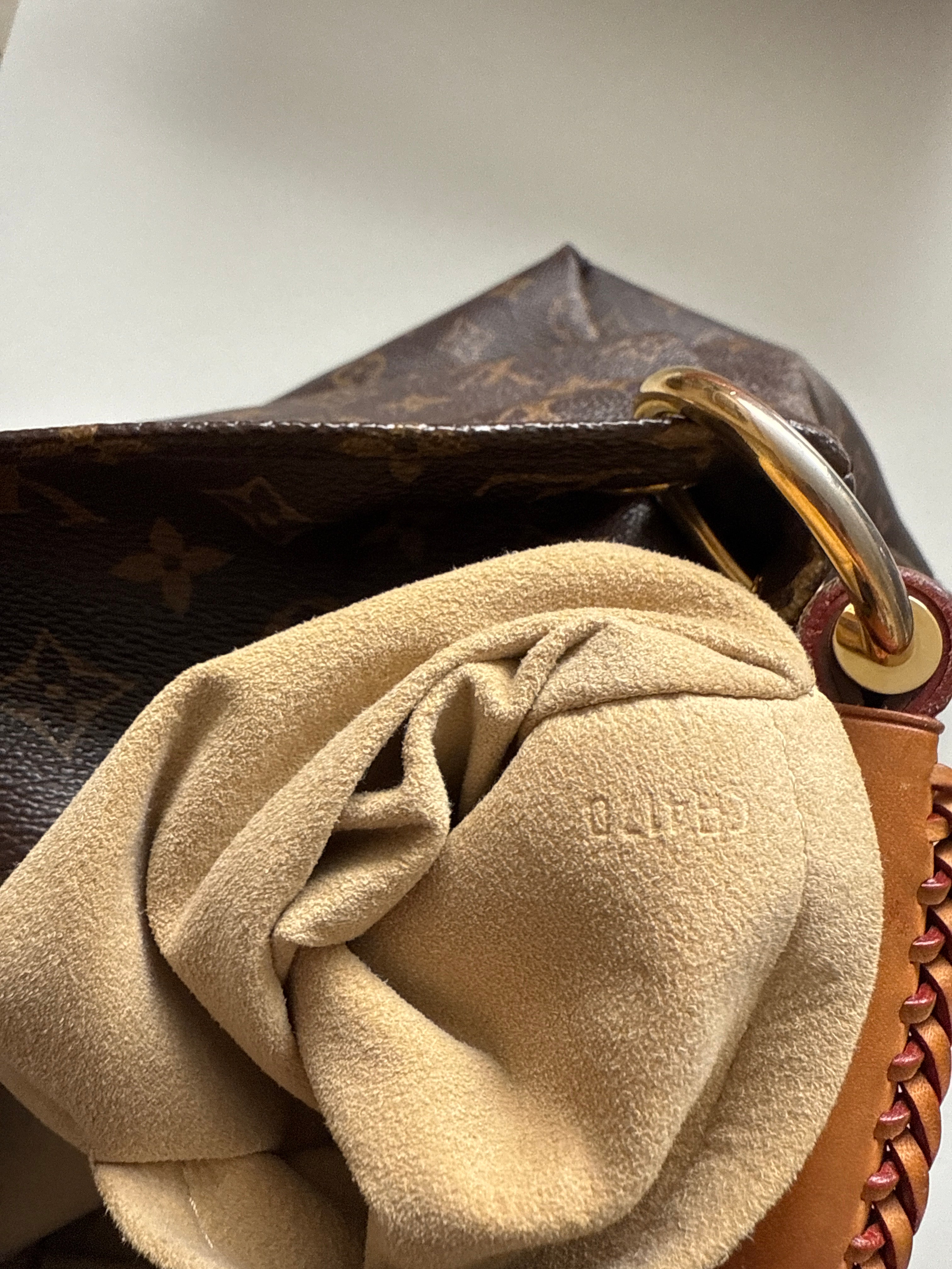 Louis Vuitton Artsy MM