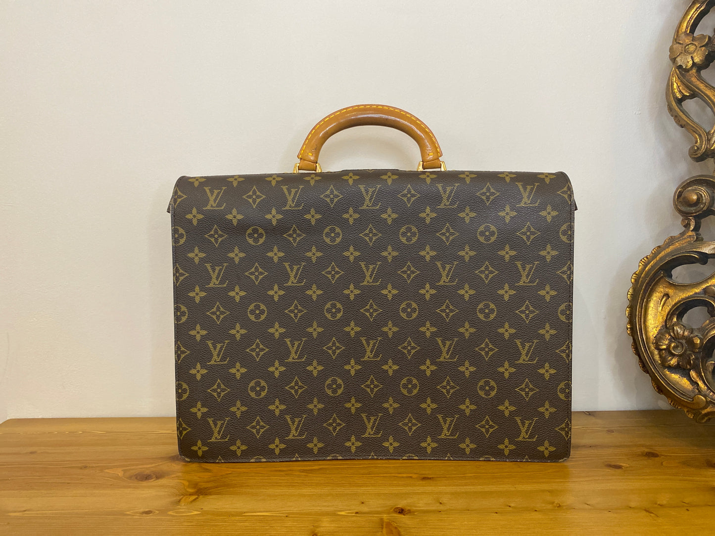 Serviette Fermoir Louis Vuitton