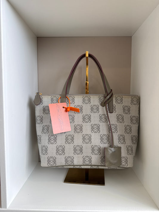 LOEWE Anagram
