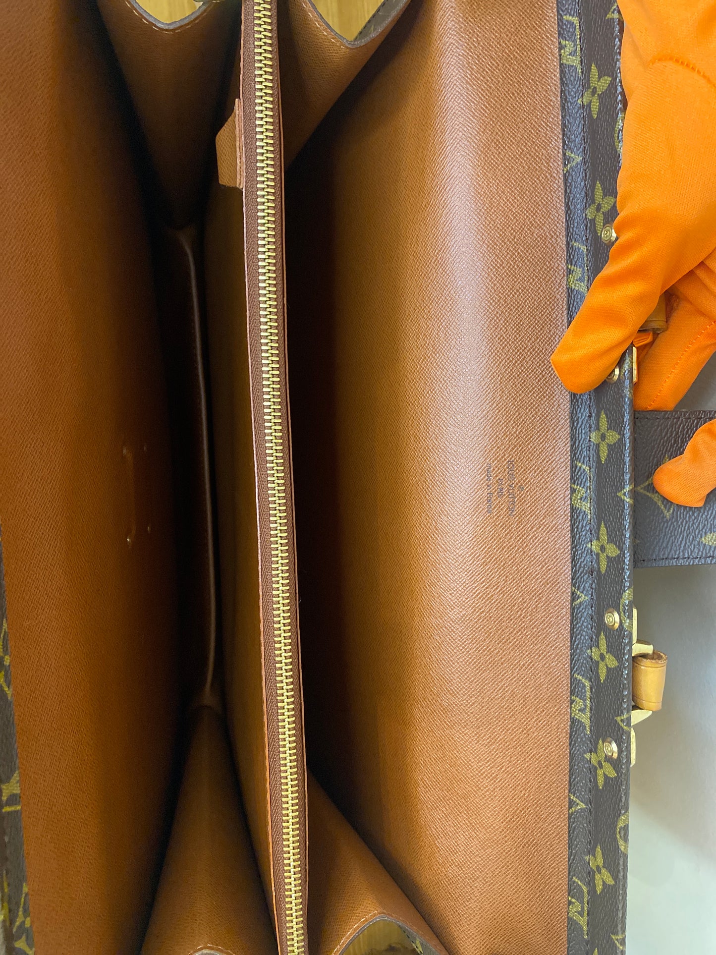 Serviette Fermoir Louis Vuitton