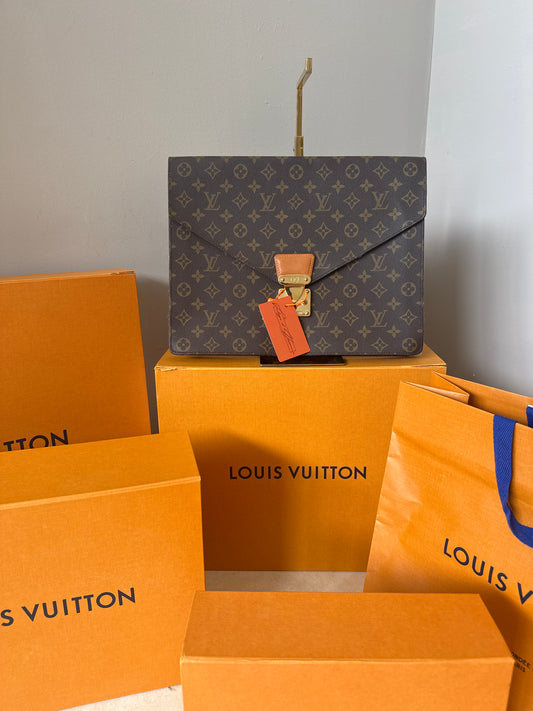 Louis Vuitton Senateur Clutch